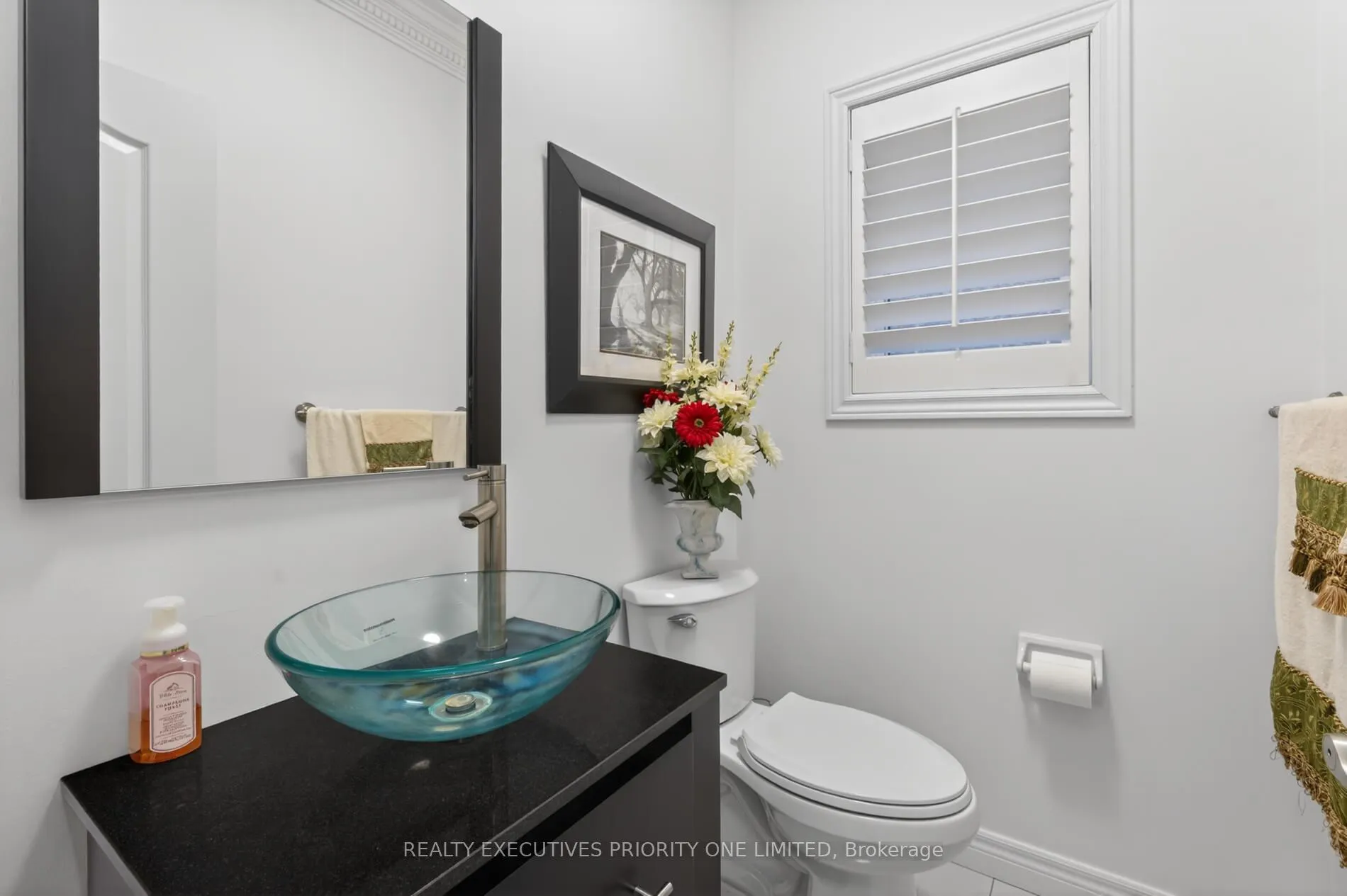 Photo 17 of 130 Greenview Circle, Vaughan, Rural Vaughan — HOMEH