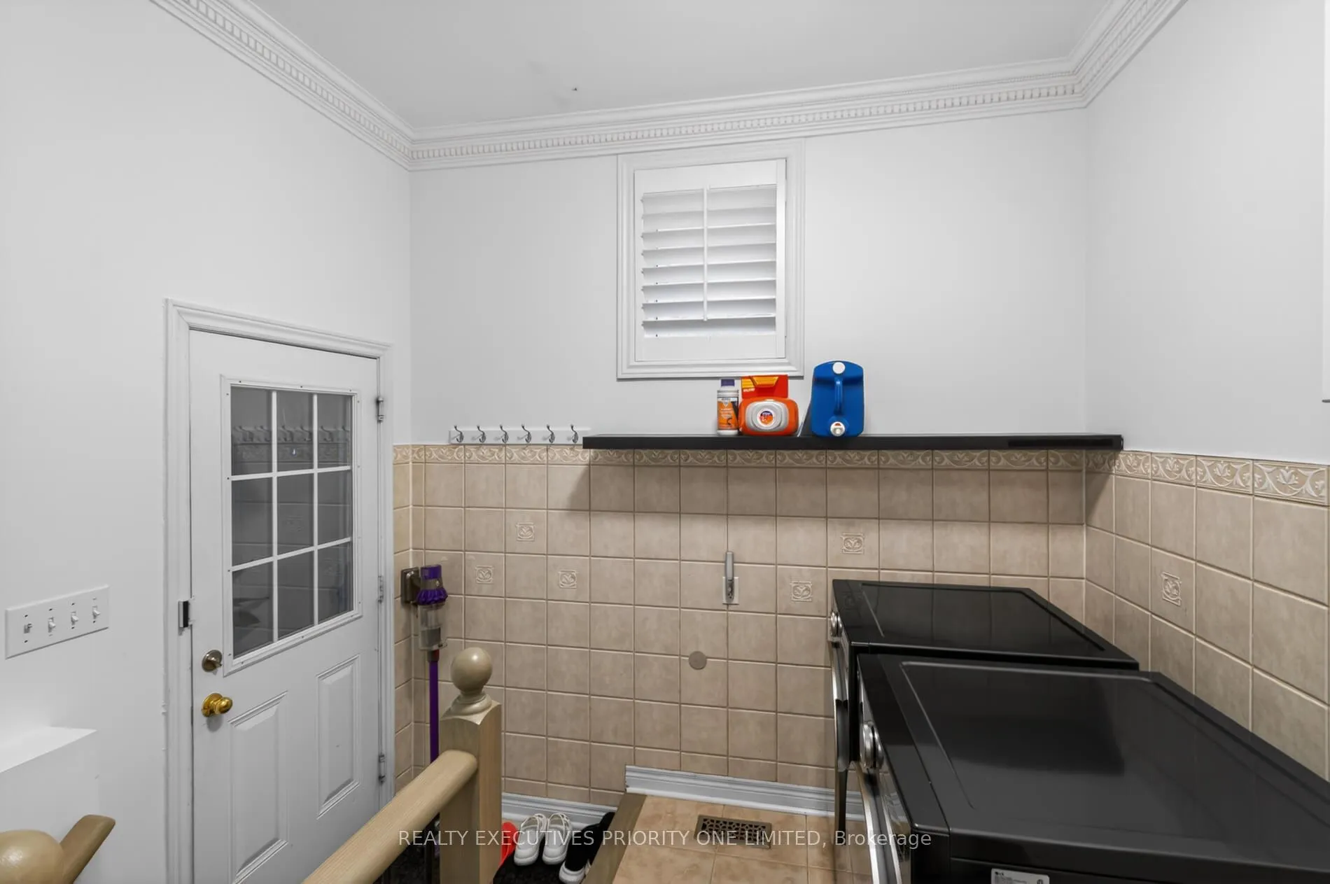 Photo 18 of 130 Greenview Circle, Vaughan, Rural Vaughan — HOMEH