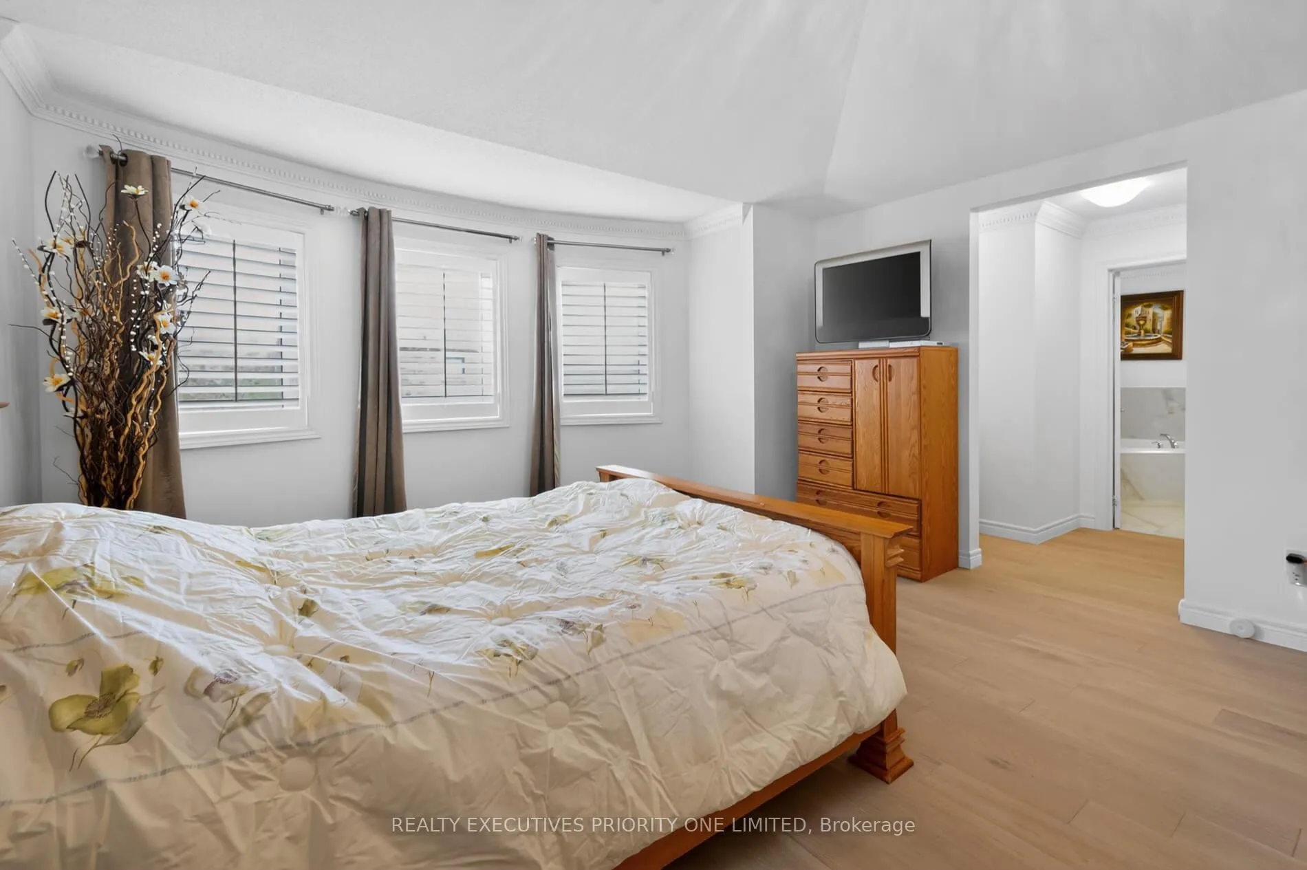 Photo 24 of 130 Greenview Circle, Vaughan, Rural Vaughan — HOMEH