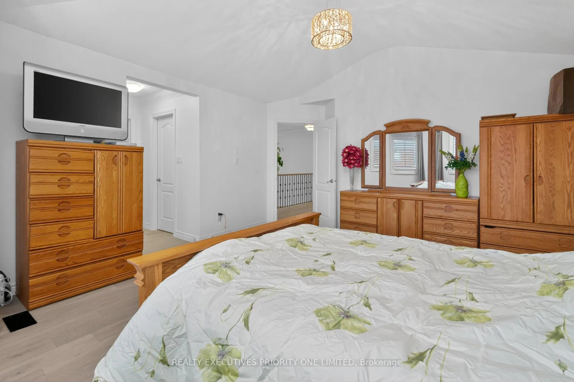 Photo 25 of 130 Greenview Circle, Vaughan, Rural Vaughan — HOMEH