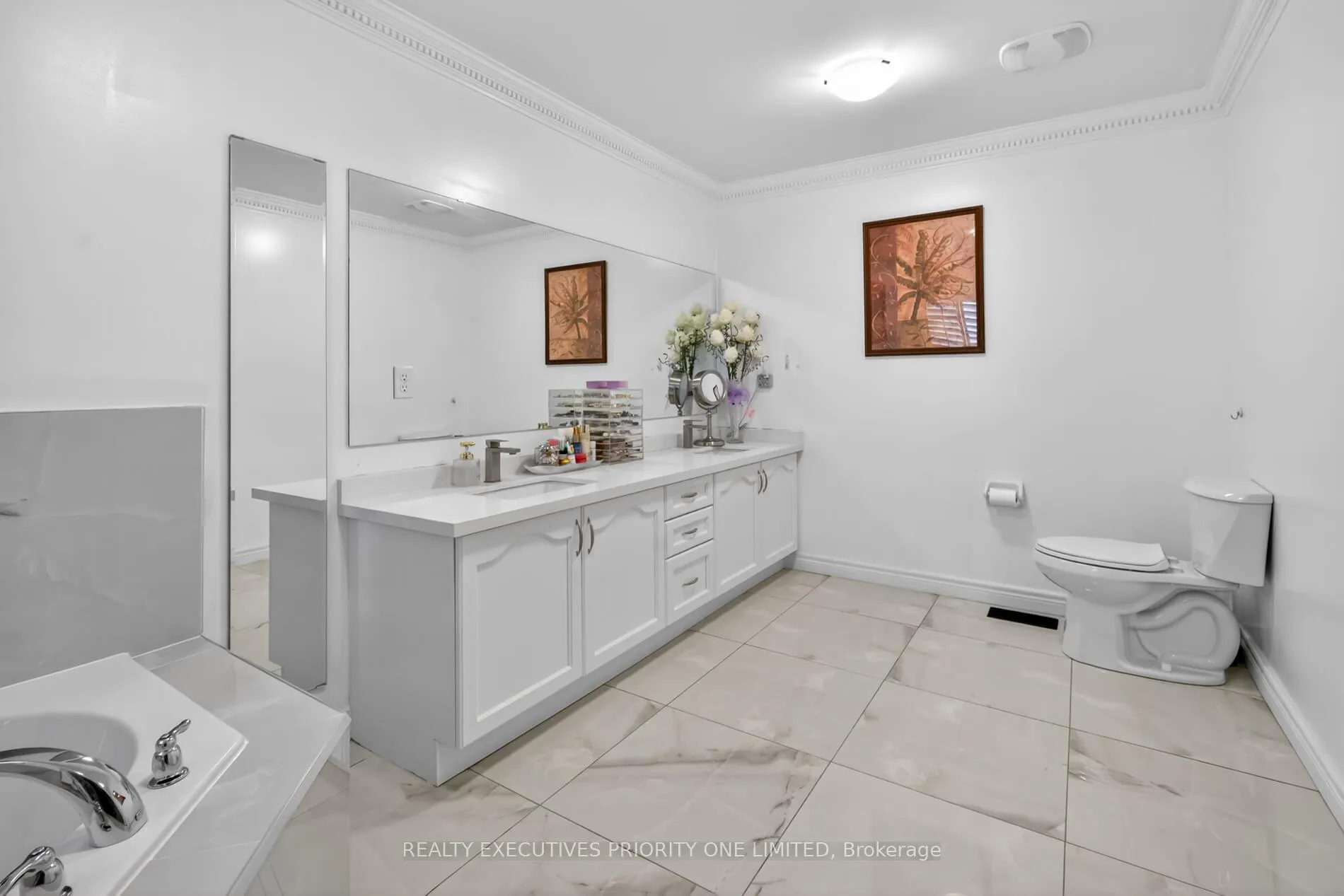 Photo 26 of 130 Greenview Circle, Vaughan, Rural Vaughan — HOMEH