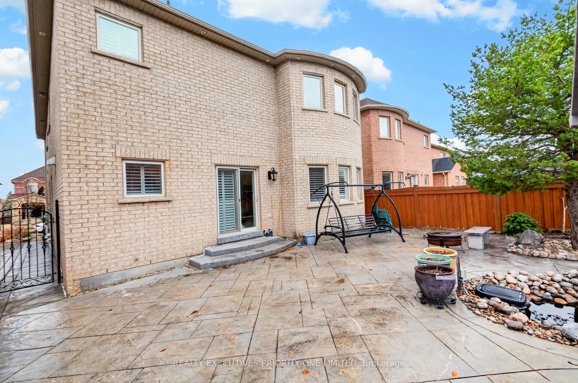 Photo 40 of 130 Greenview Circle, Vaughan, Rural Vaughan — HOMEH