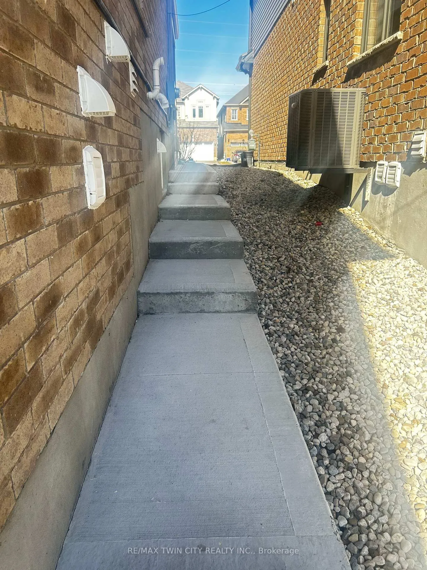 Photo 2 of Unit Basement, 513 Blair Creek Drive, Kitchener — HOMEH
