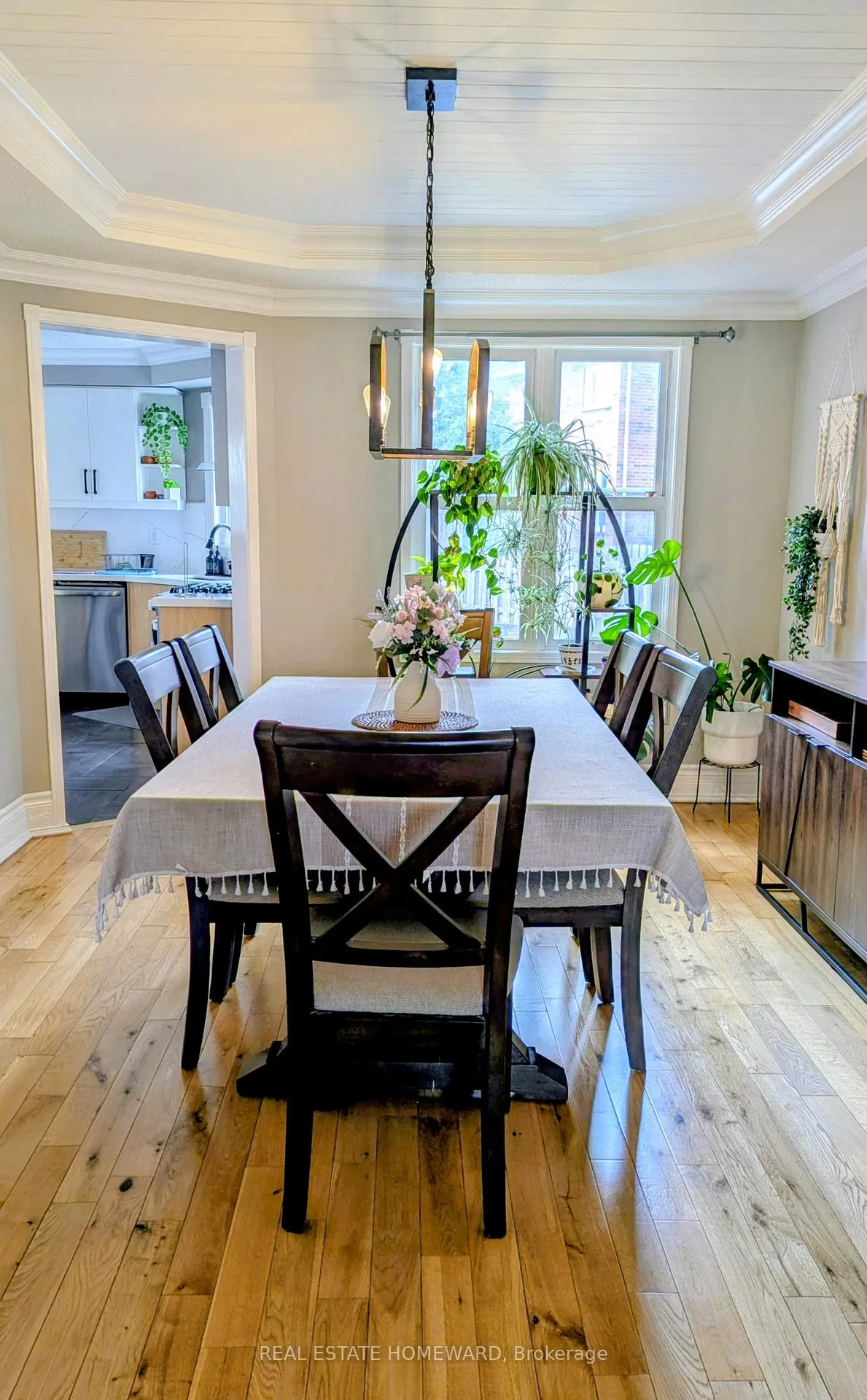Photo 5 of 16 Wells Crescent, Whitby, Brooklin — HOMEH