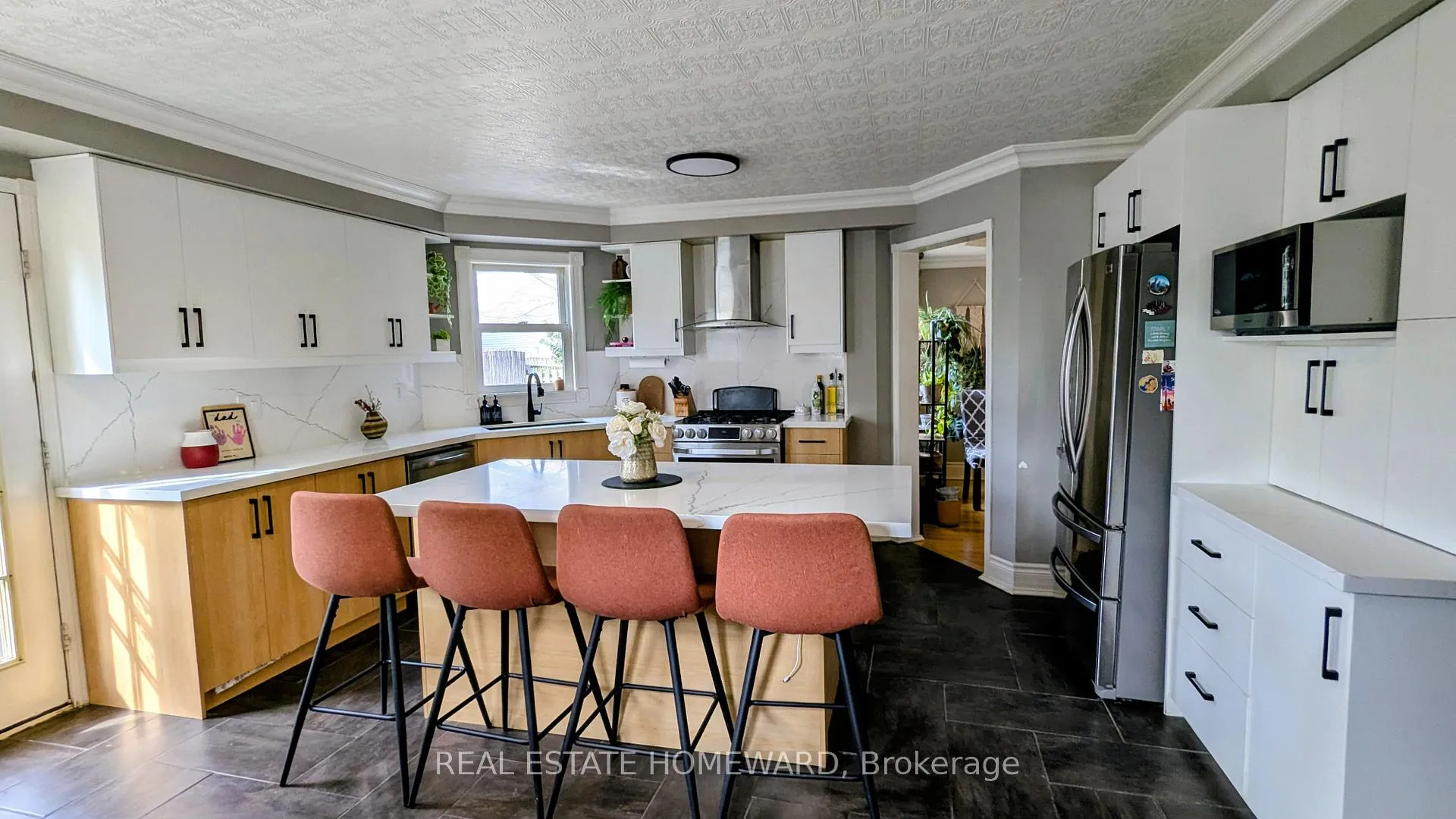 Photo 6 of 16 Wells Crescent, Whitby, Brooklin — HOMEH
