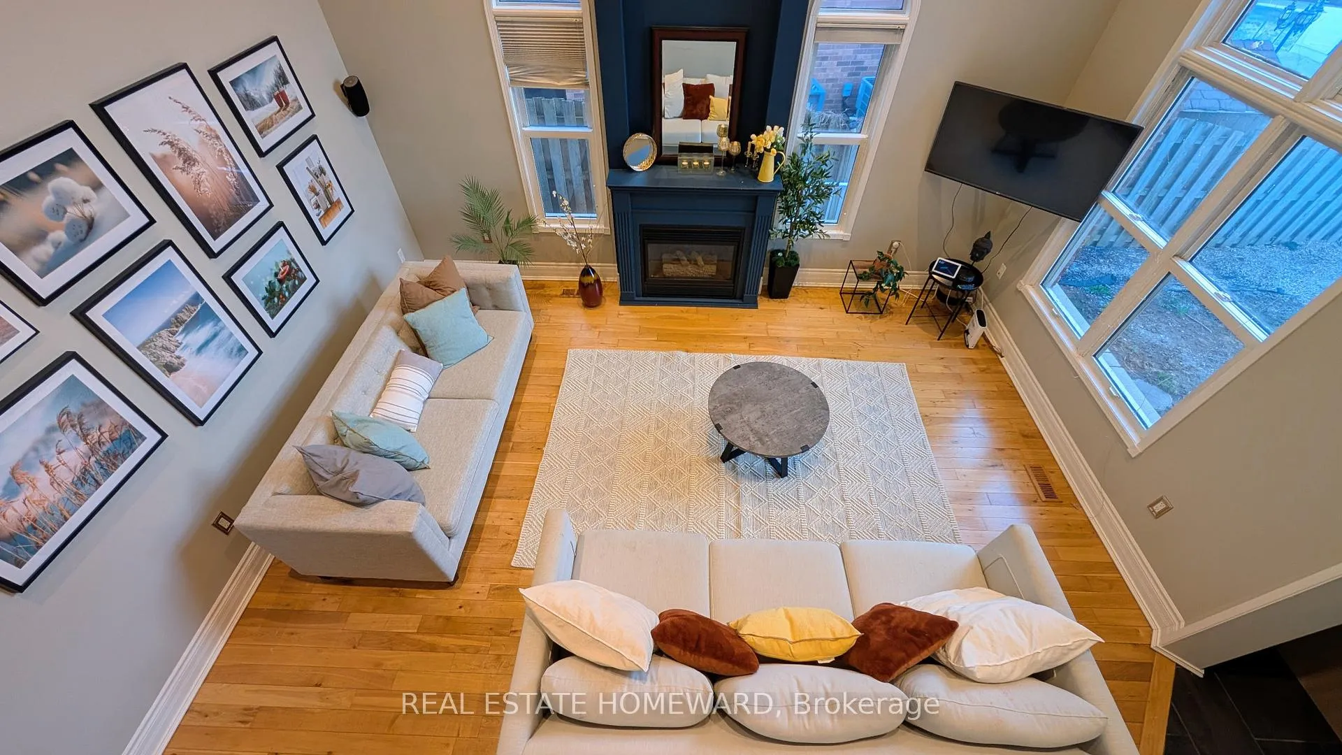 Photo 9 of 16 Wells Crescent, Whitby, Brooklin — HOMEH