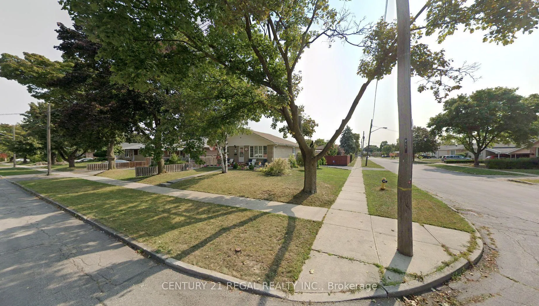 Photo 6 of 9 Guiness Avenue, Etobicoke, West Humber-Clairville — HOMEH