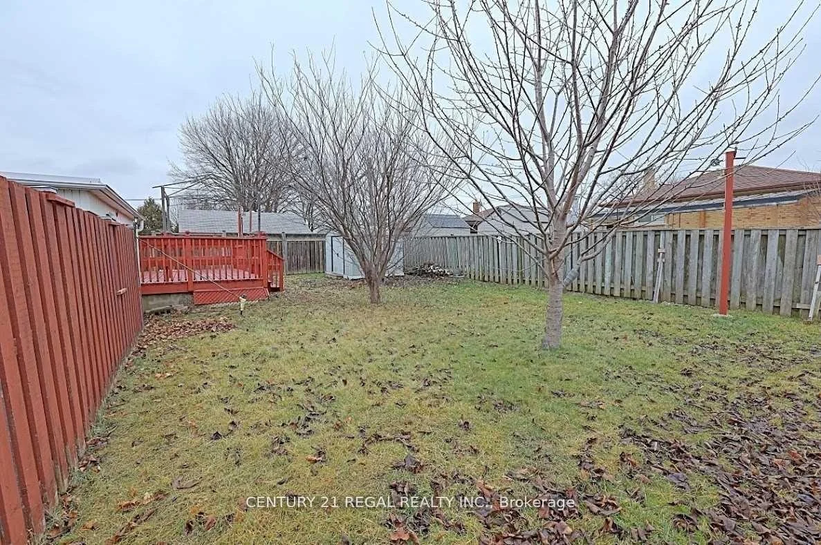 Photo 12 of 9 Guiness Avenue, Etobicoke, West Humber-Clairville — HOMEH