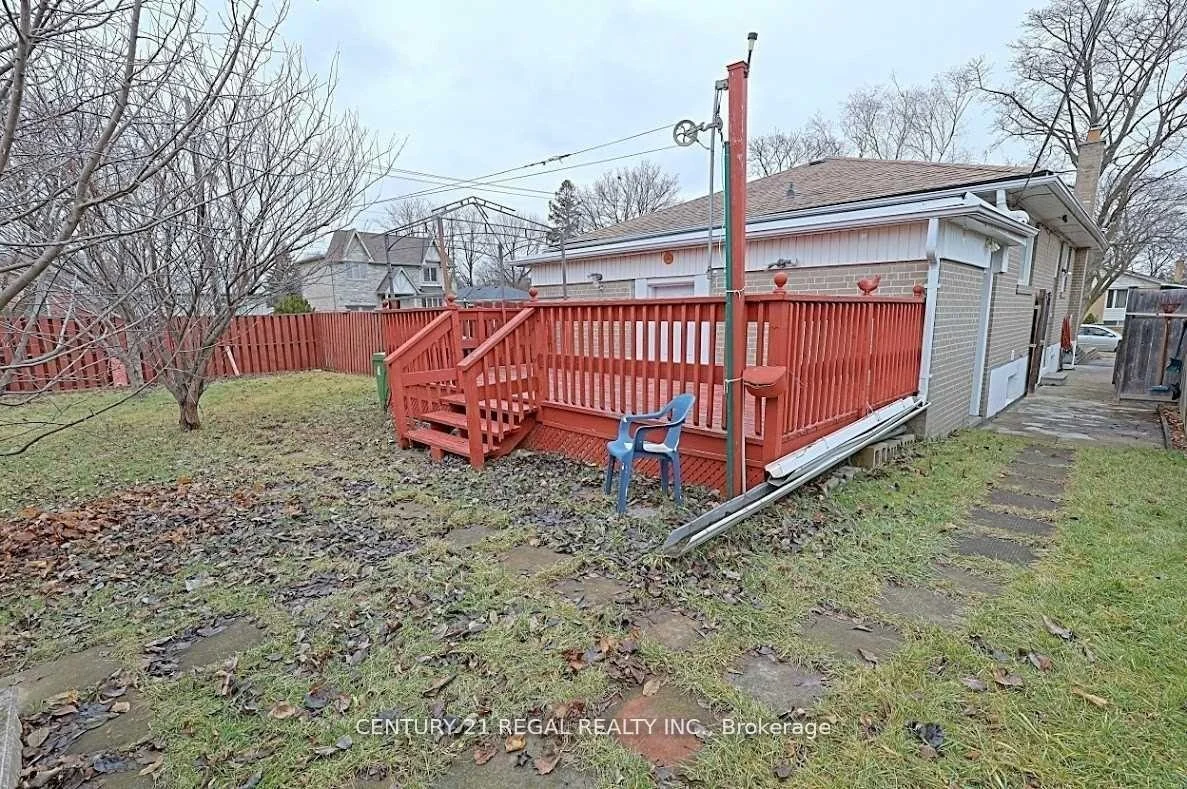 Photo 13 of 9 Guiness Avenue, Etobicoke, West Humber-Clairville — HOMEH