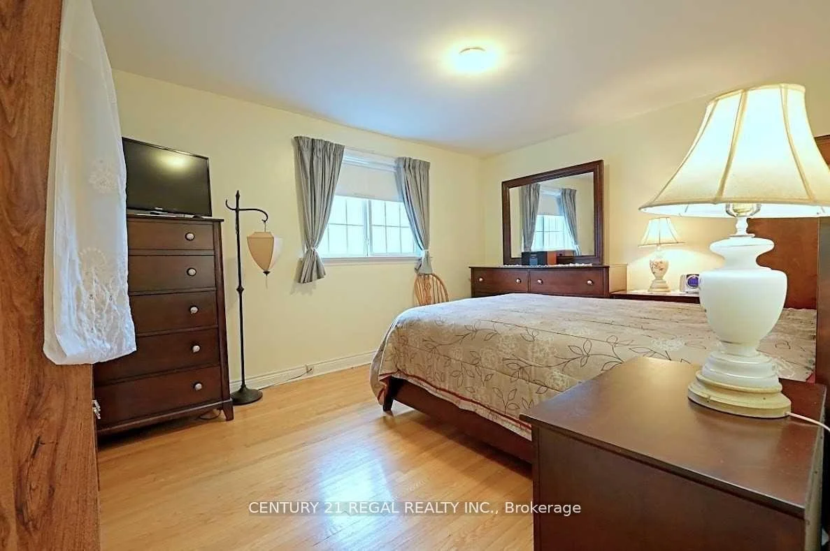 Photo 19 of 9 Guiness Avenue, Etobicoke, West Humber-Clairville — HOMEH