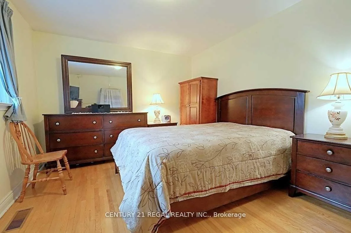 Photo 20 of 9 Guiness Avenue, Etobicoke, West Humber-Clairville — HOMEH