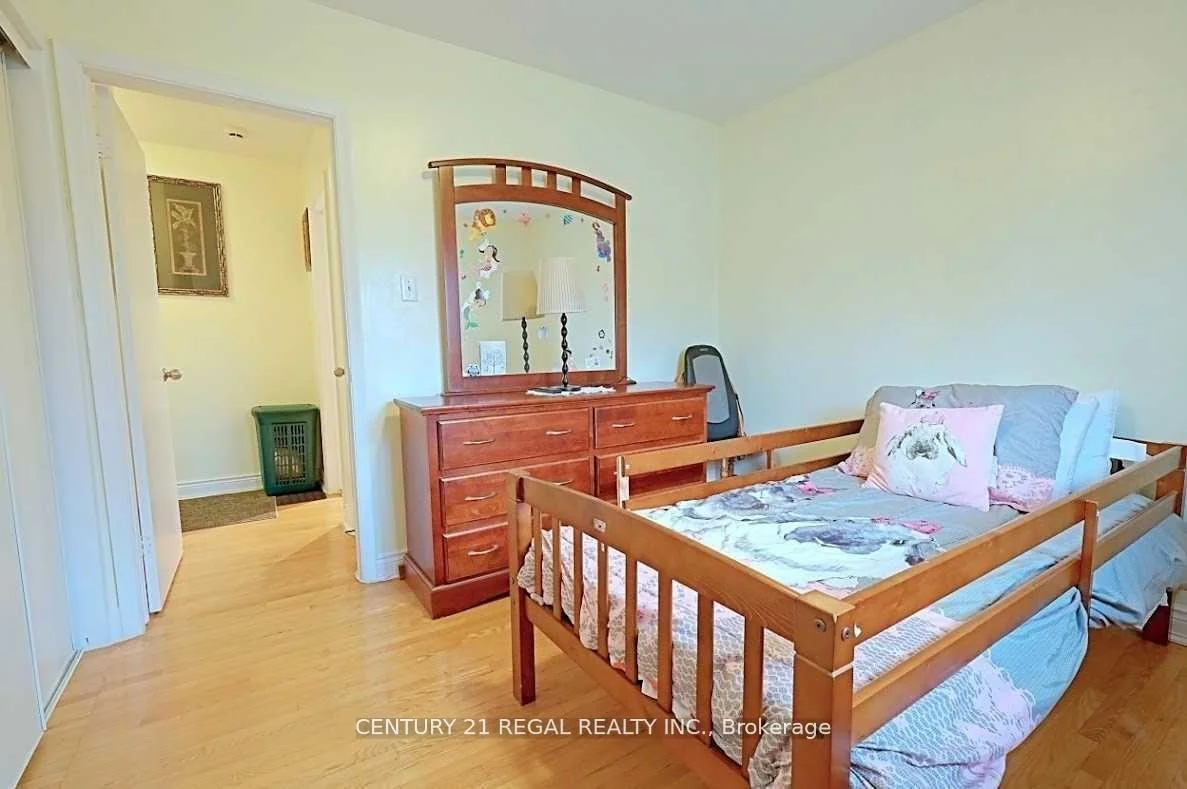 Photo 22 of 9 Guiness Avenue, Etobicoke, West Humber-Clairville — HOMEH