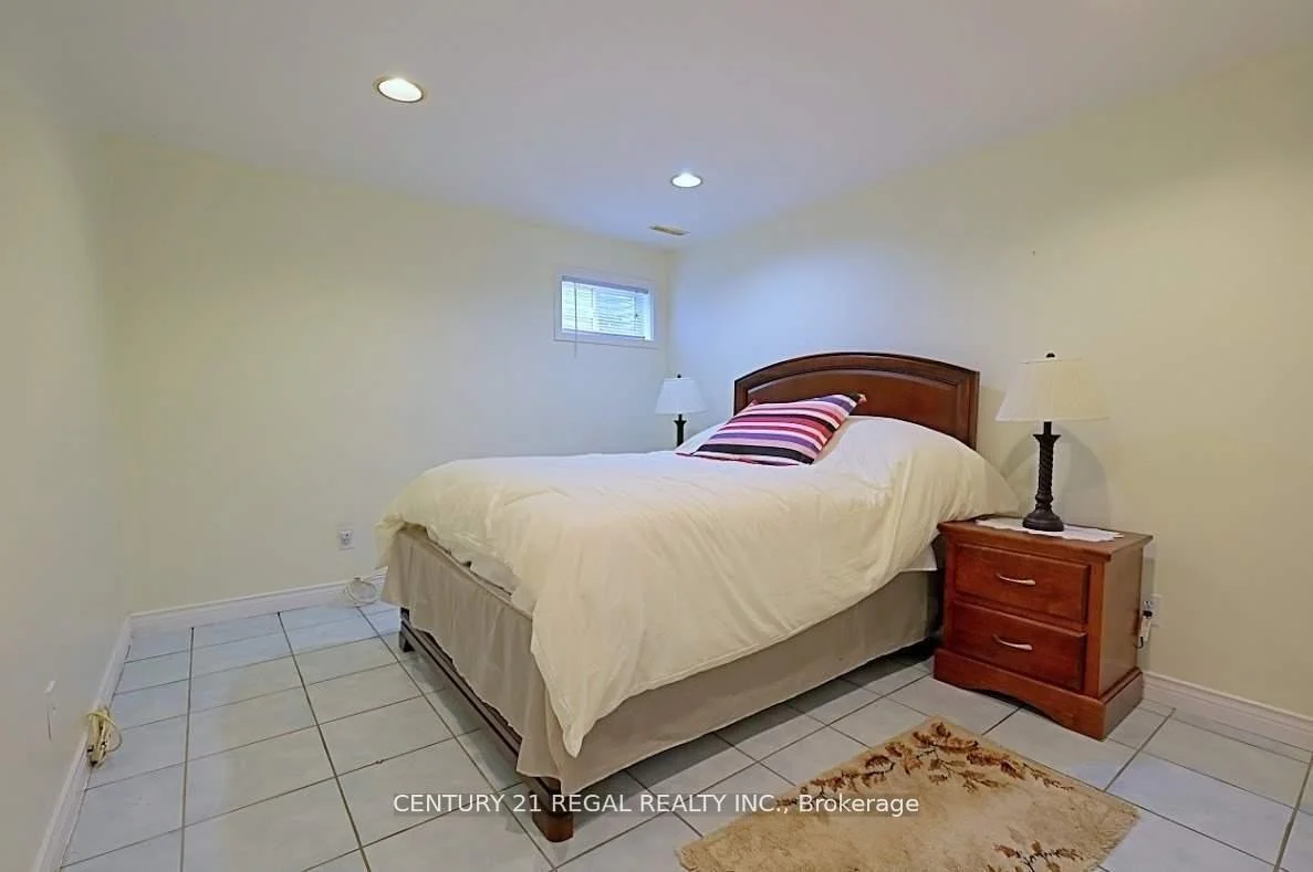 Photo 28 of 9 Guiness Avenue, Etobicoke, West Humber-Clairville — HOMEH