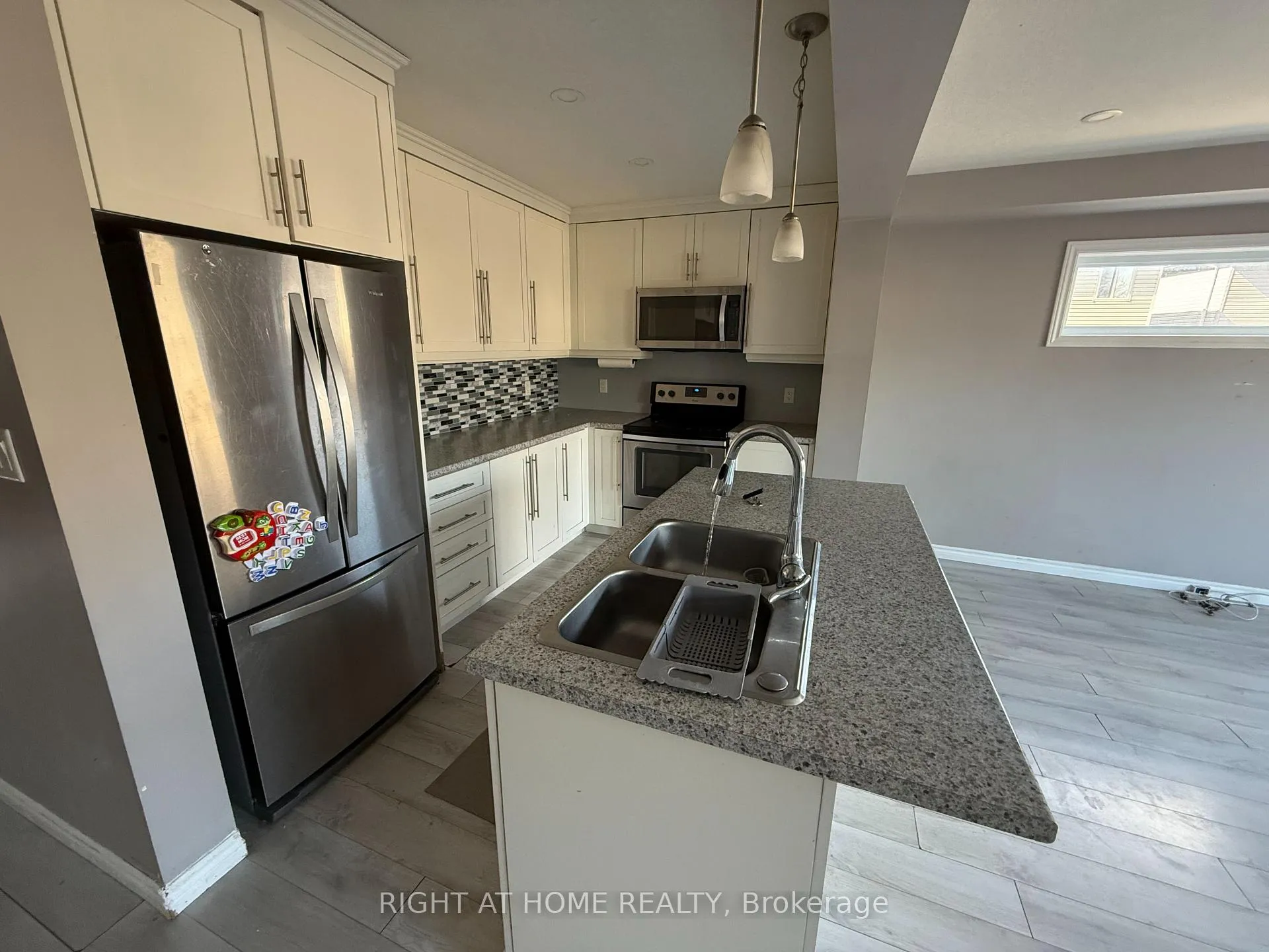 Photo 9 of 133 Templewood Drive, Kitchener, Brigadoon — HOMEH