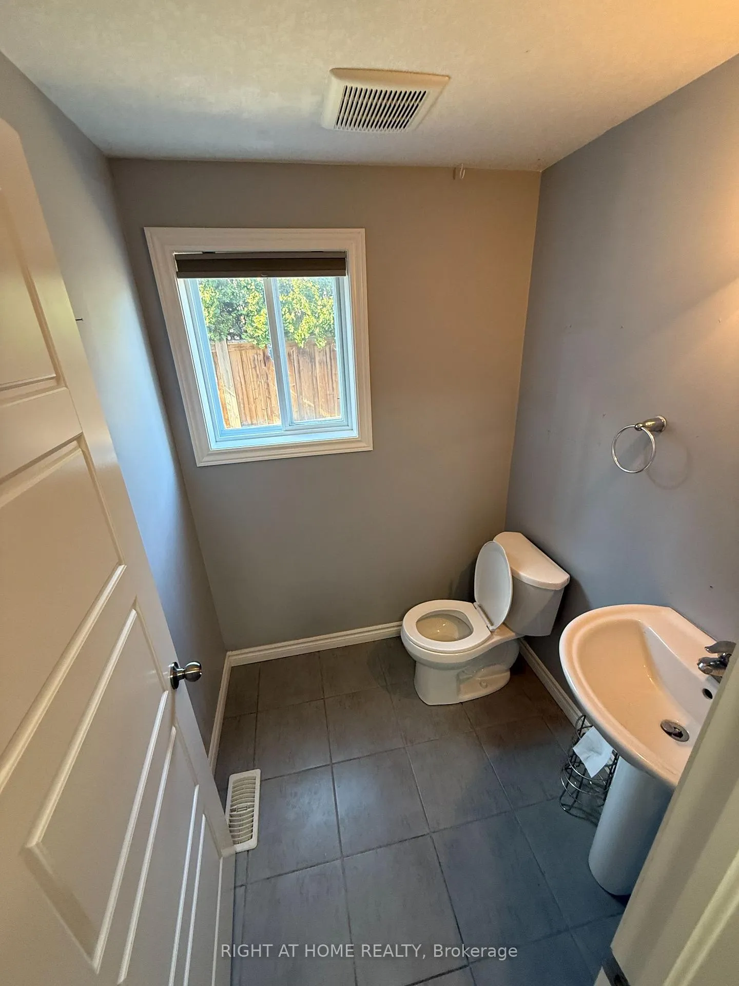 Photo 11 of 133 Templewood Drive, Kitchener, Brigadoon — HOMEH