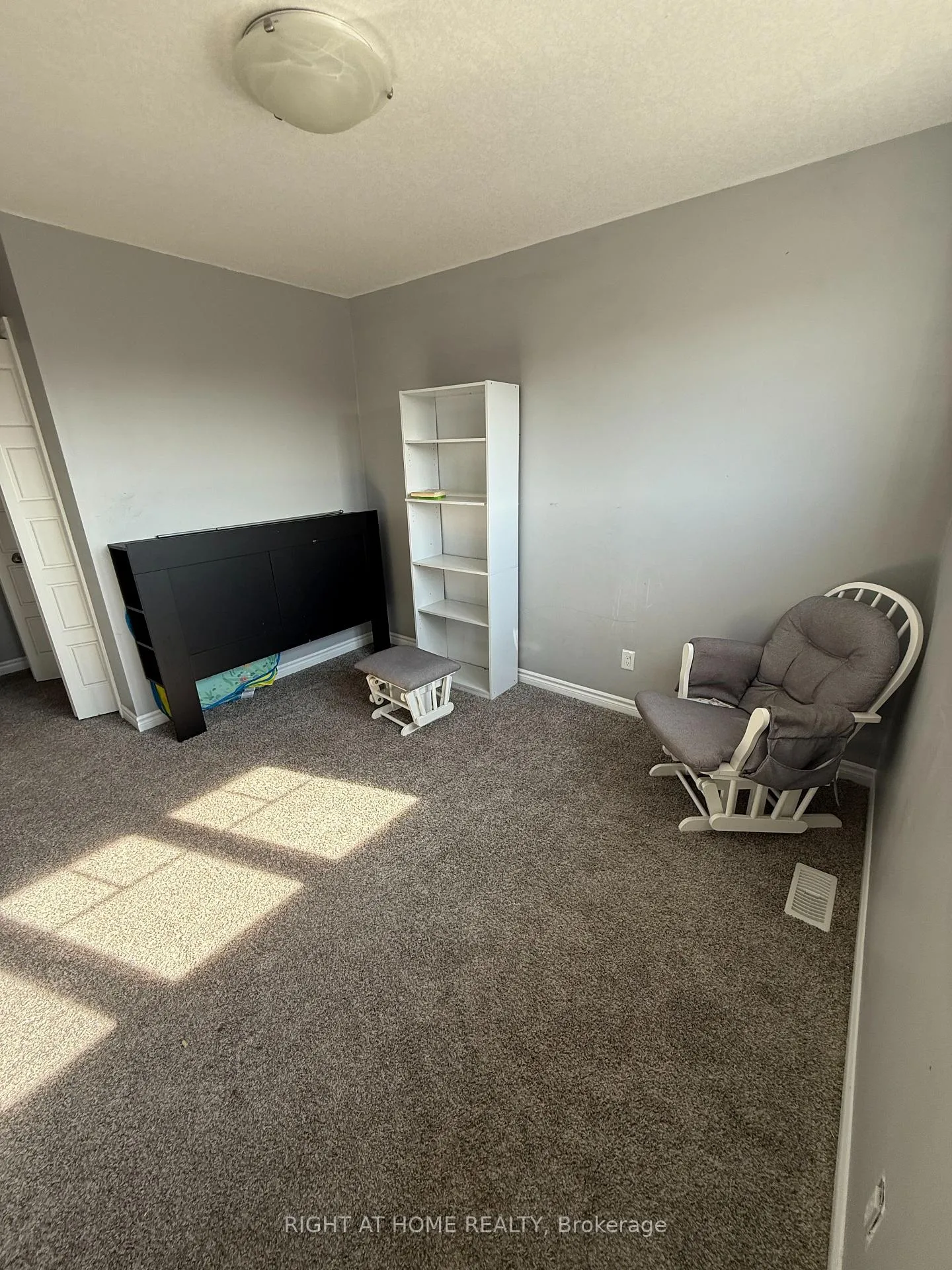 Photo 21 of 133 Templewood Drive, Kitchener, Brigadoon — HOMEH