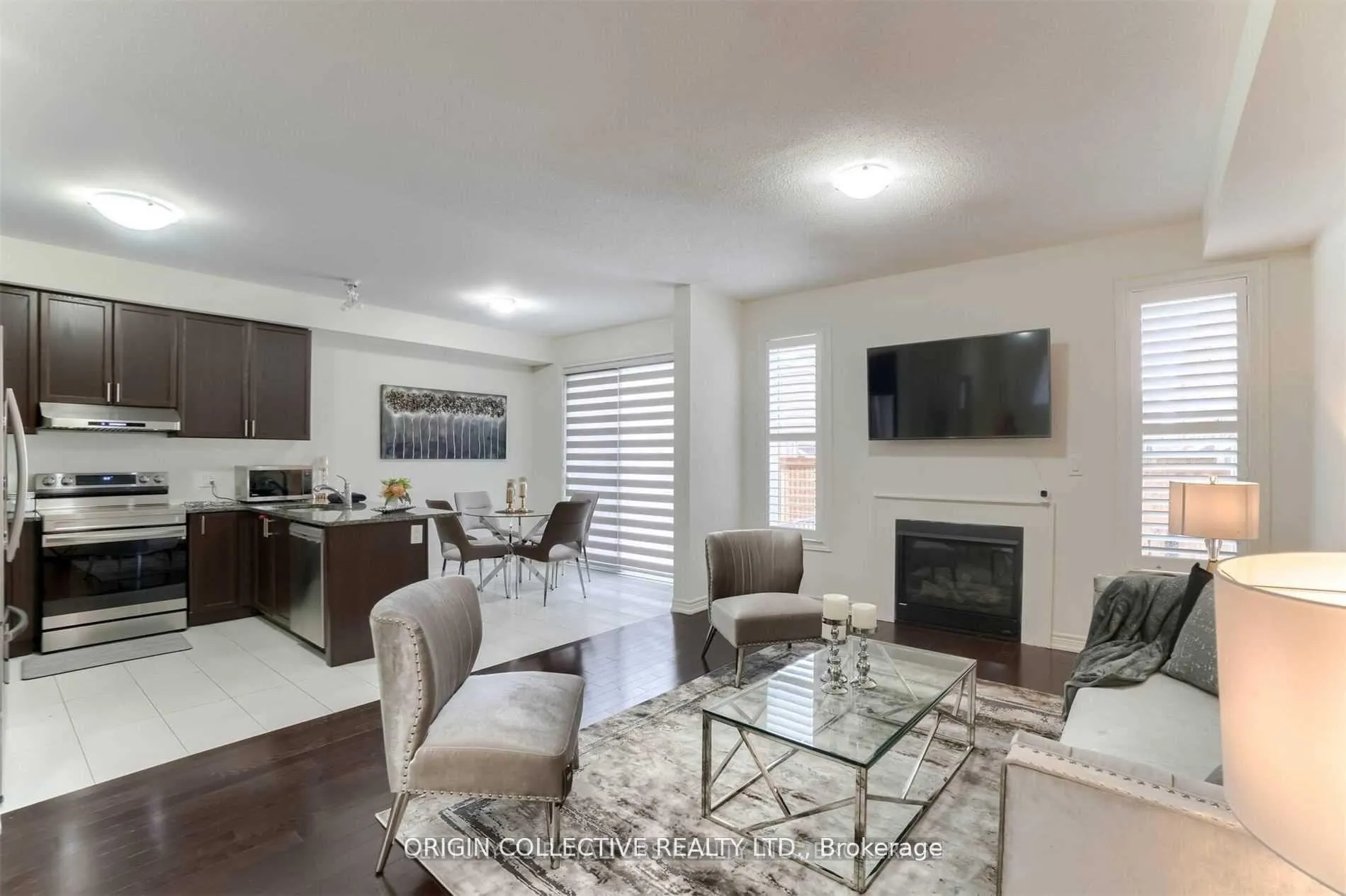 Photo 4 of 15 Germain Circle, Brampton, Credit Valley — HOMEH