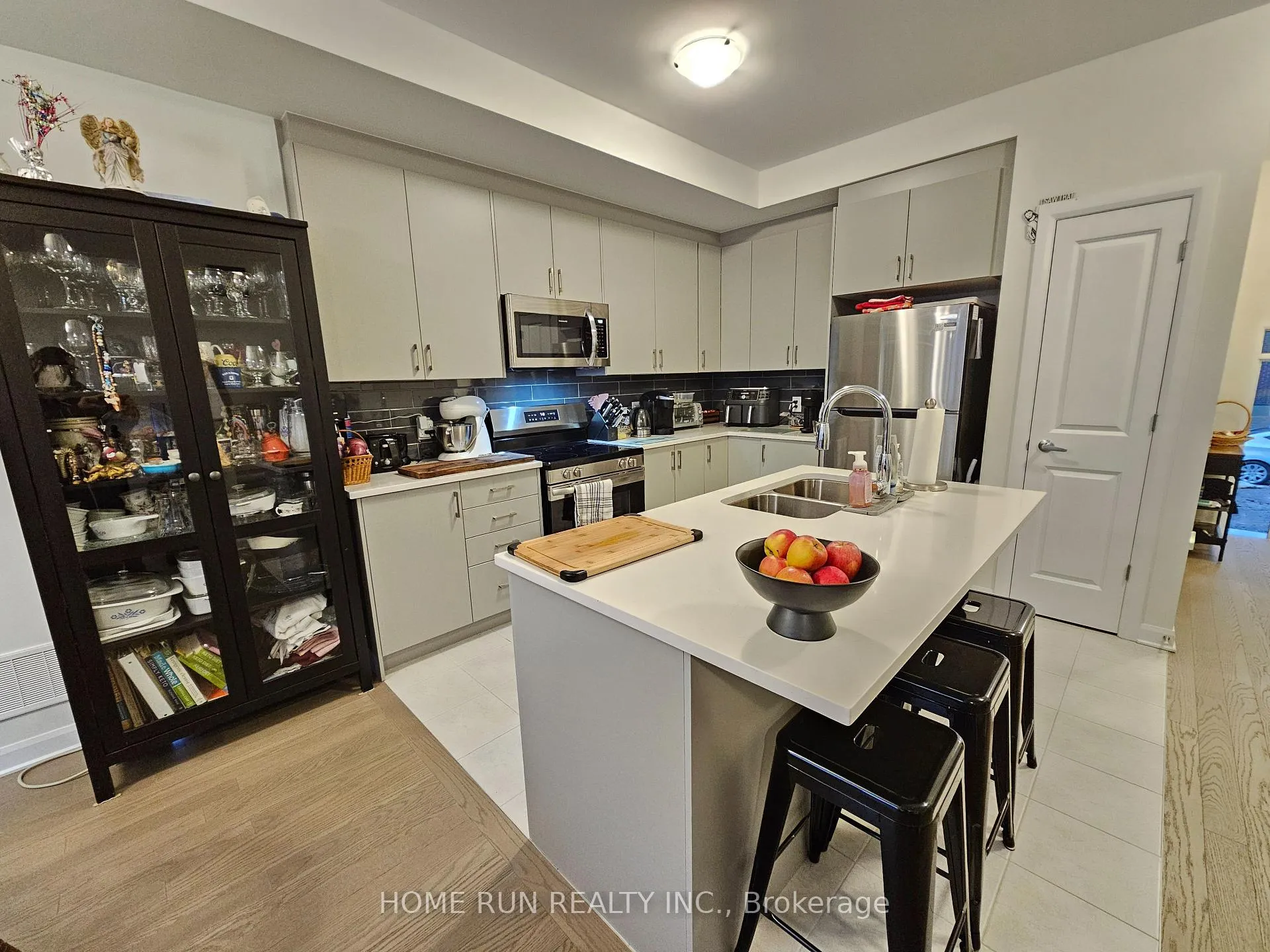 Photo 2 of 948 Eileen Vollick Crescent, Ottawa, Kanata - Morgan's Grant/South March — HOMEH