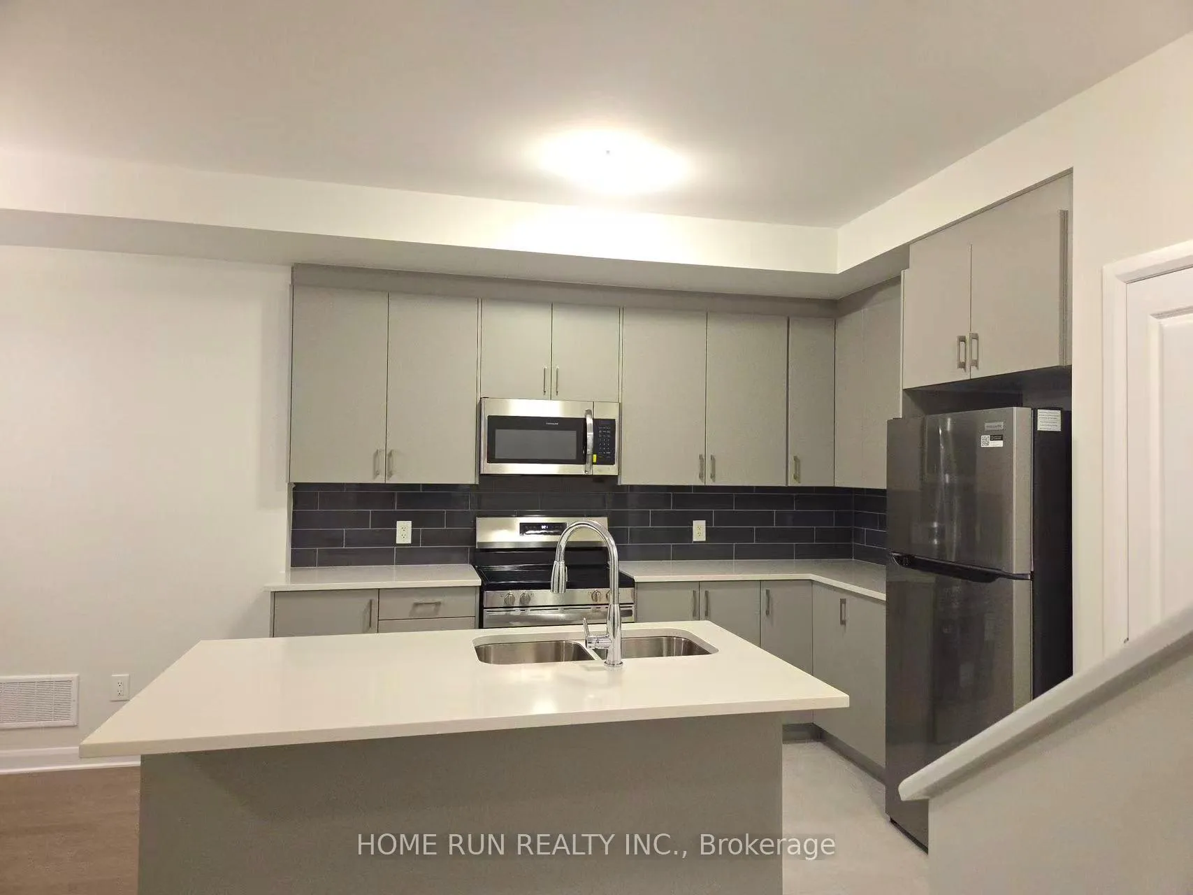 Photo 3 of 948 Eileen Vollick Crescent, Ottawa, Kanata - Morgan's Grant/South March — HOMEH