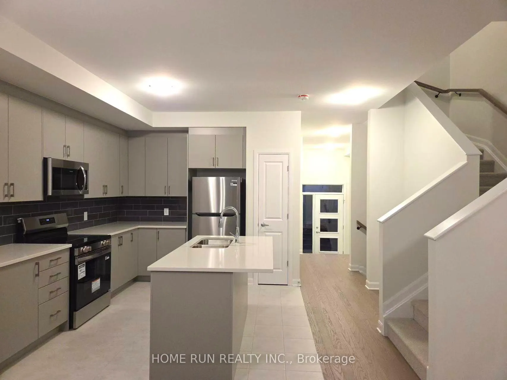 Photo 4 of 948 Eileen Vollick Crescent, Ottawa, Kanata - Morgan's Grant/South March — HOMEH