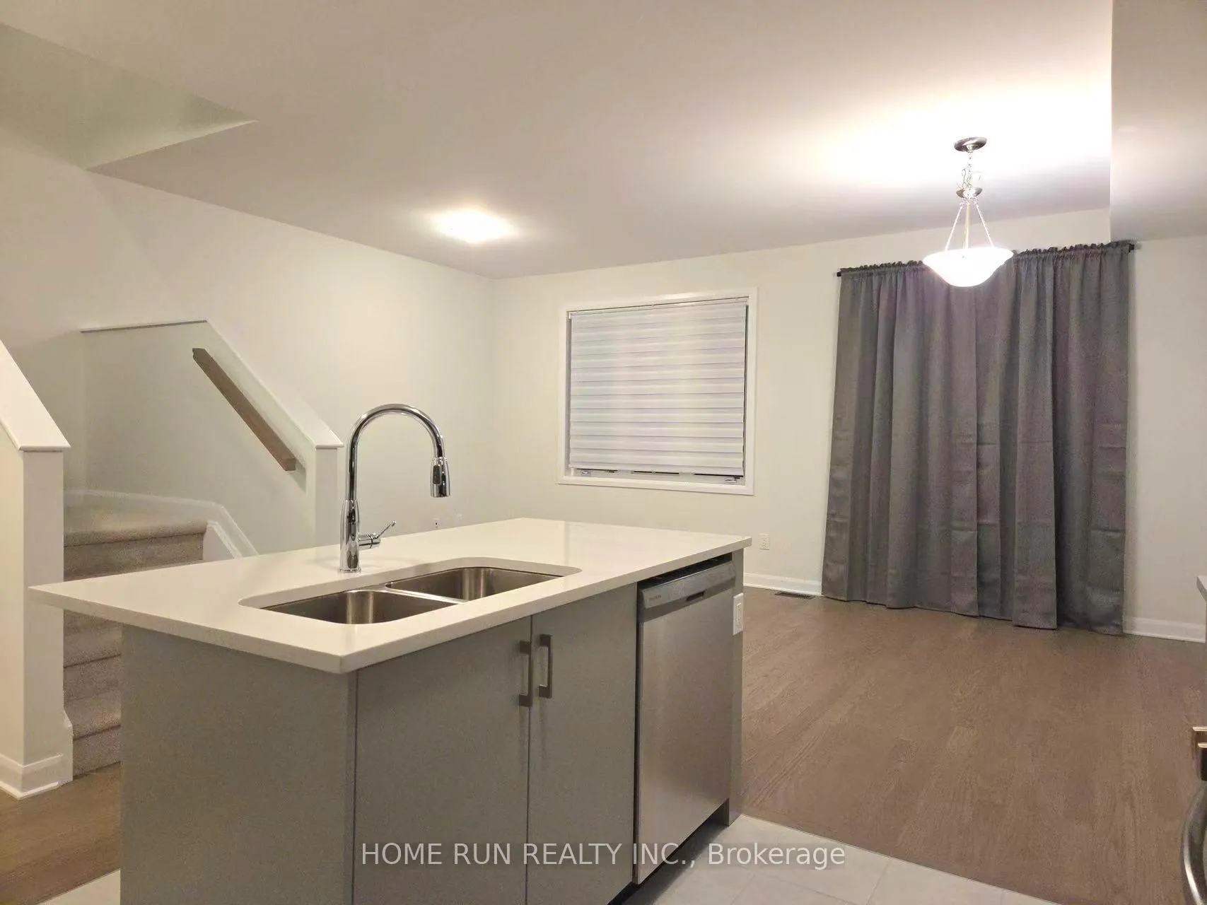 Photo 7 of 948 Eileen Vollick Crescent, Ottawa, Kanata - Morgan's Grant/South March — HOMEH
