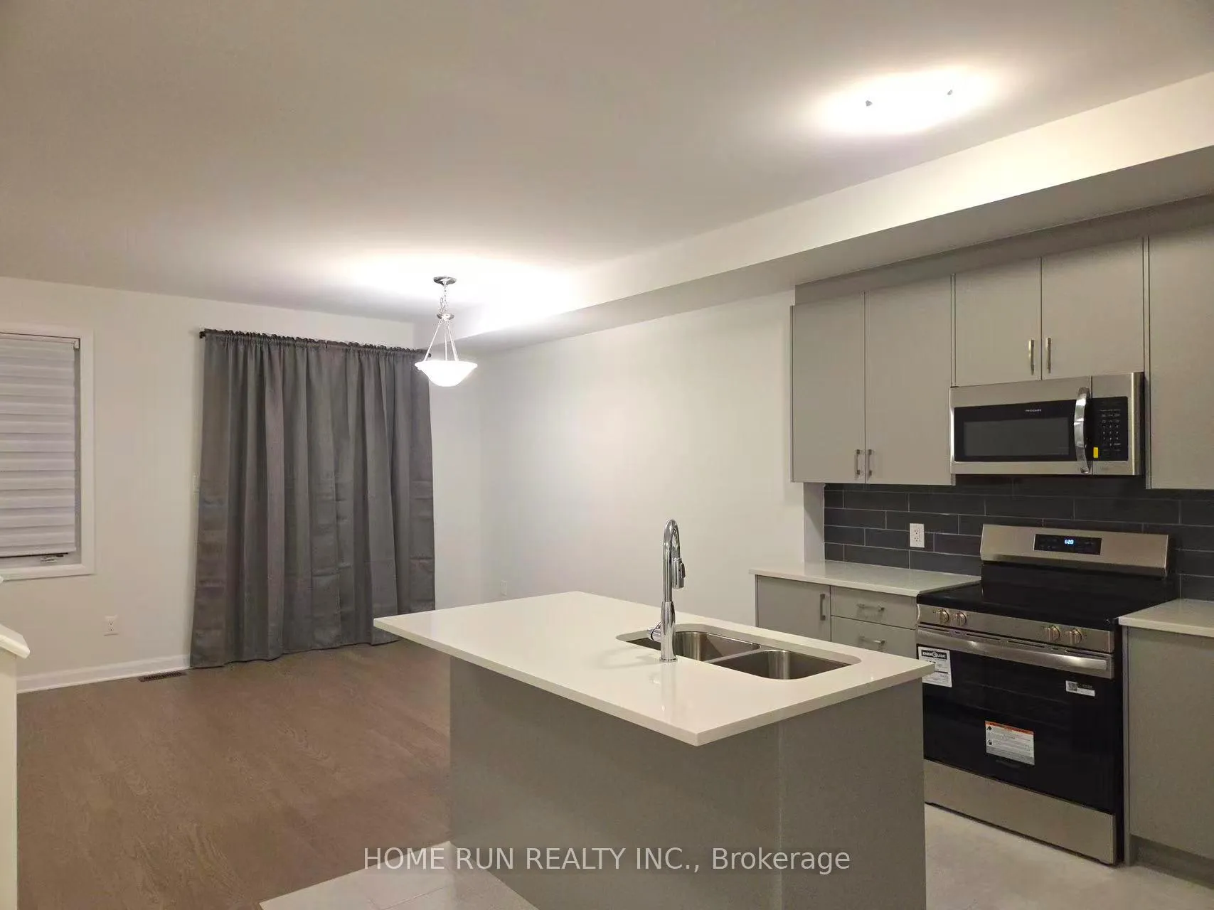 Photo 9 of 948 Eileen Vollick Crescent, Ottawa, Kanata - Morgan's Grant/South March — HOMEH