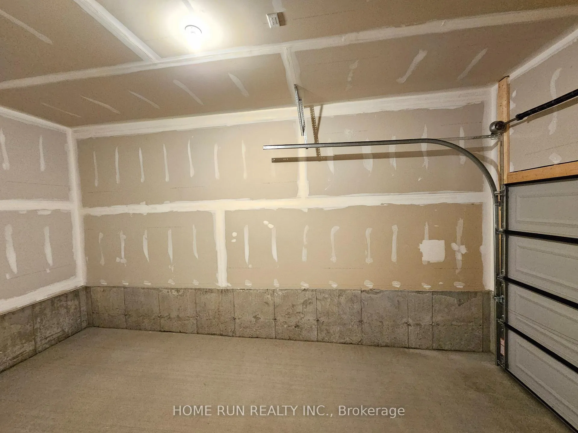 Photo 32 of 948 Eileen Vollick Crescent, Ottawa, Kanata - Morgan's Grant/South March — HOMEH