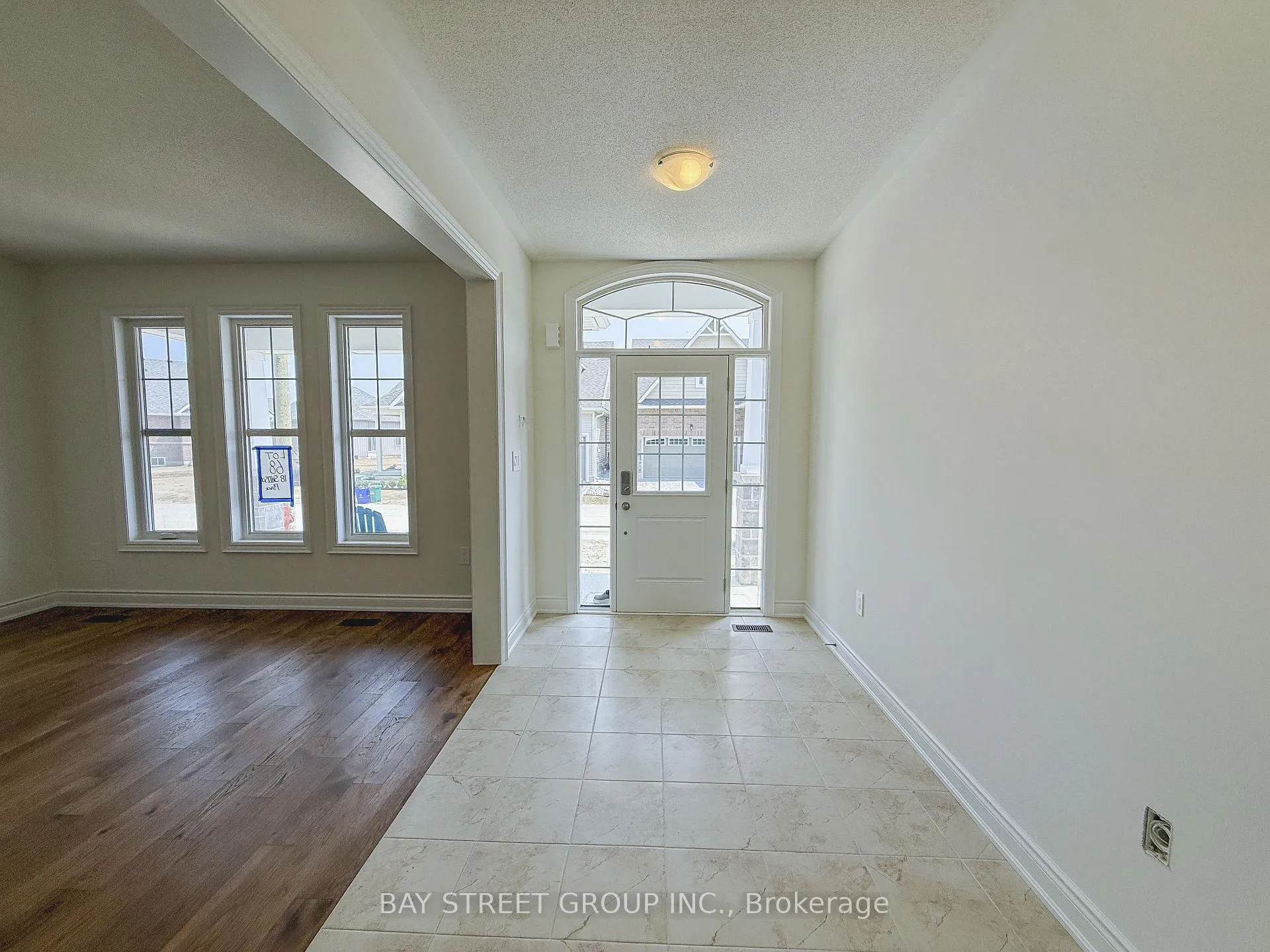 Photo 3 of 18 Shelson Place, Georgina, Sutton & Jackson's Point — HOMEH