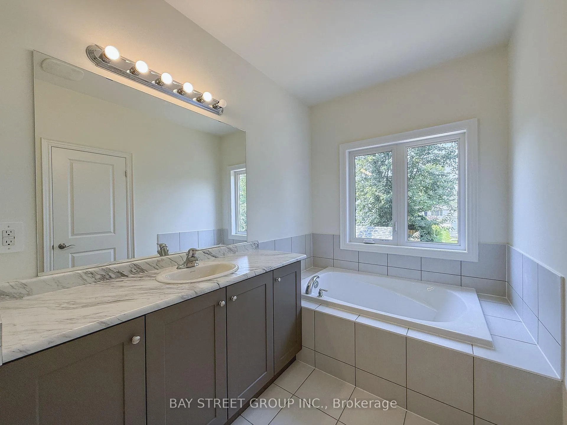 Photo 16 of 18 Shelson Place, Georgina, Sutton & Jackson's Point — HOMEH
