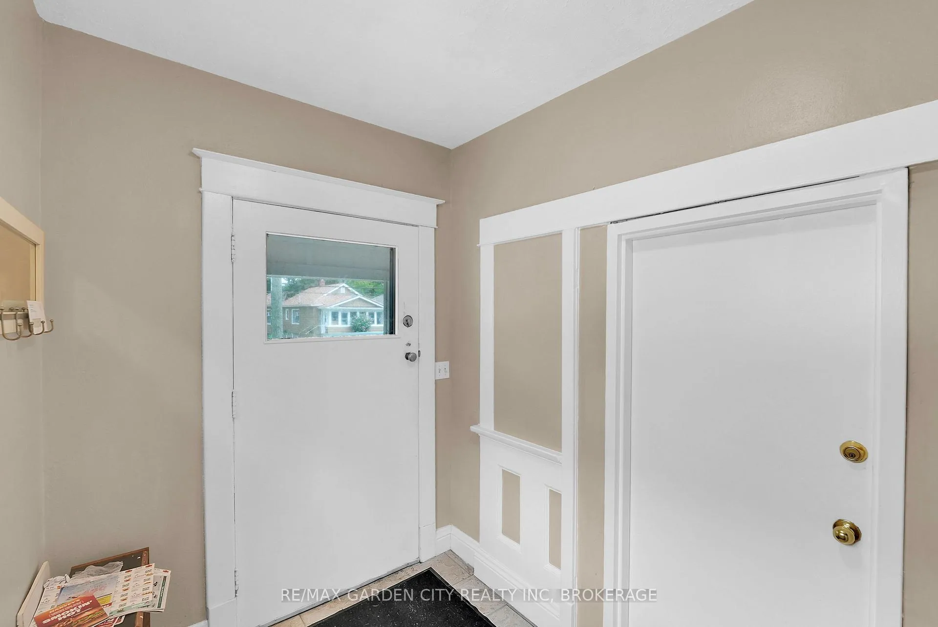 Photo 4 of 213 Geneva Street, St. Catharines, Downtown — HOMEH