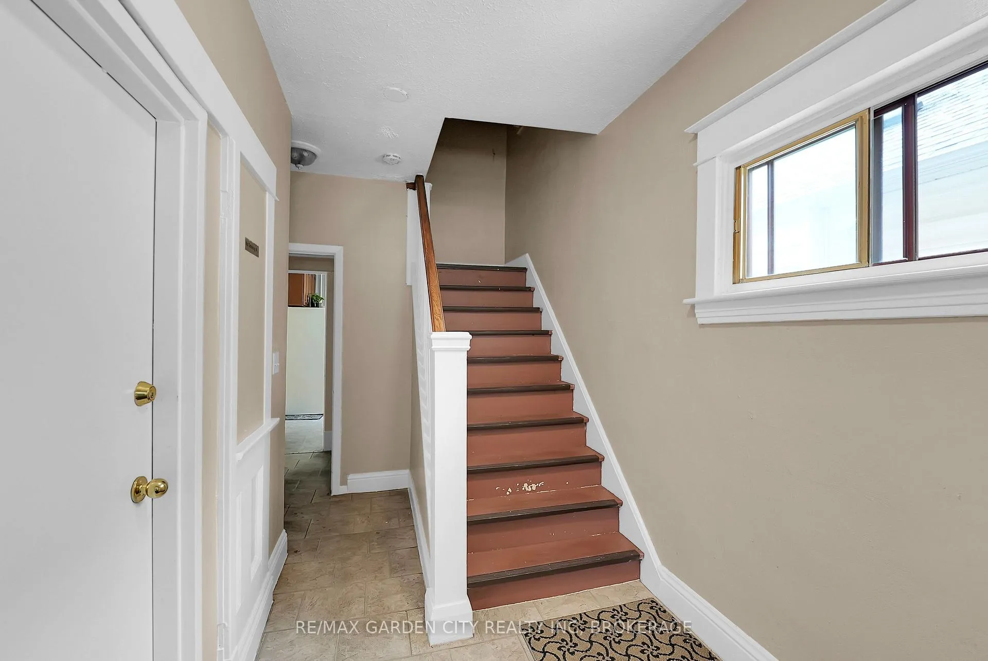 Photo 6 of 213 Geneva Street, St. Catharines, Downtown — HOMEH