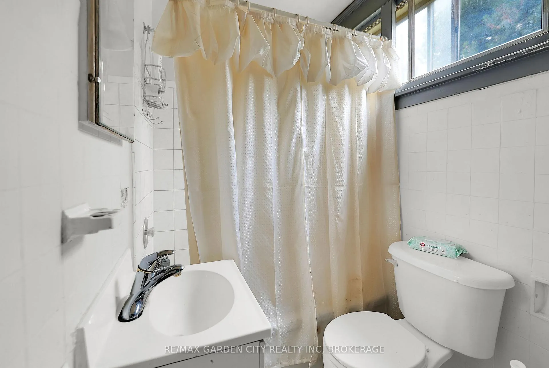 Photo 13 of 213 Geneva Street, St. Catharines, Downtown — HOMEH