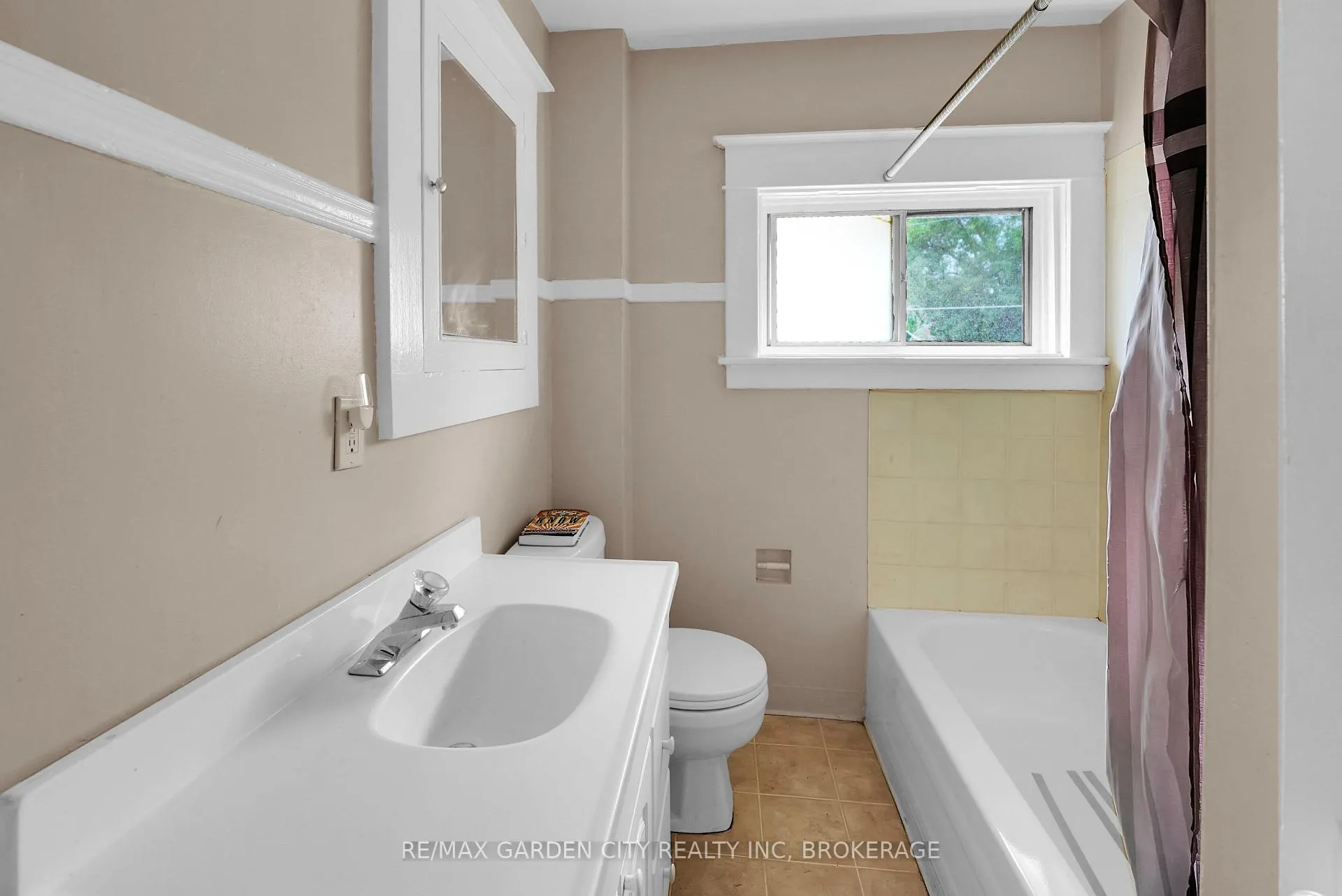 Photo 18 of 213 Geneva Street, St. Catharines, Downtown — HOMEH