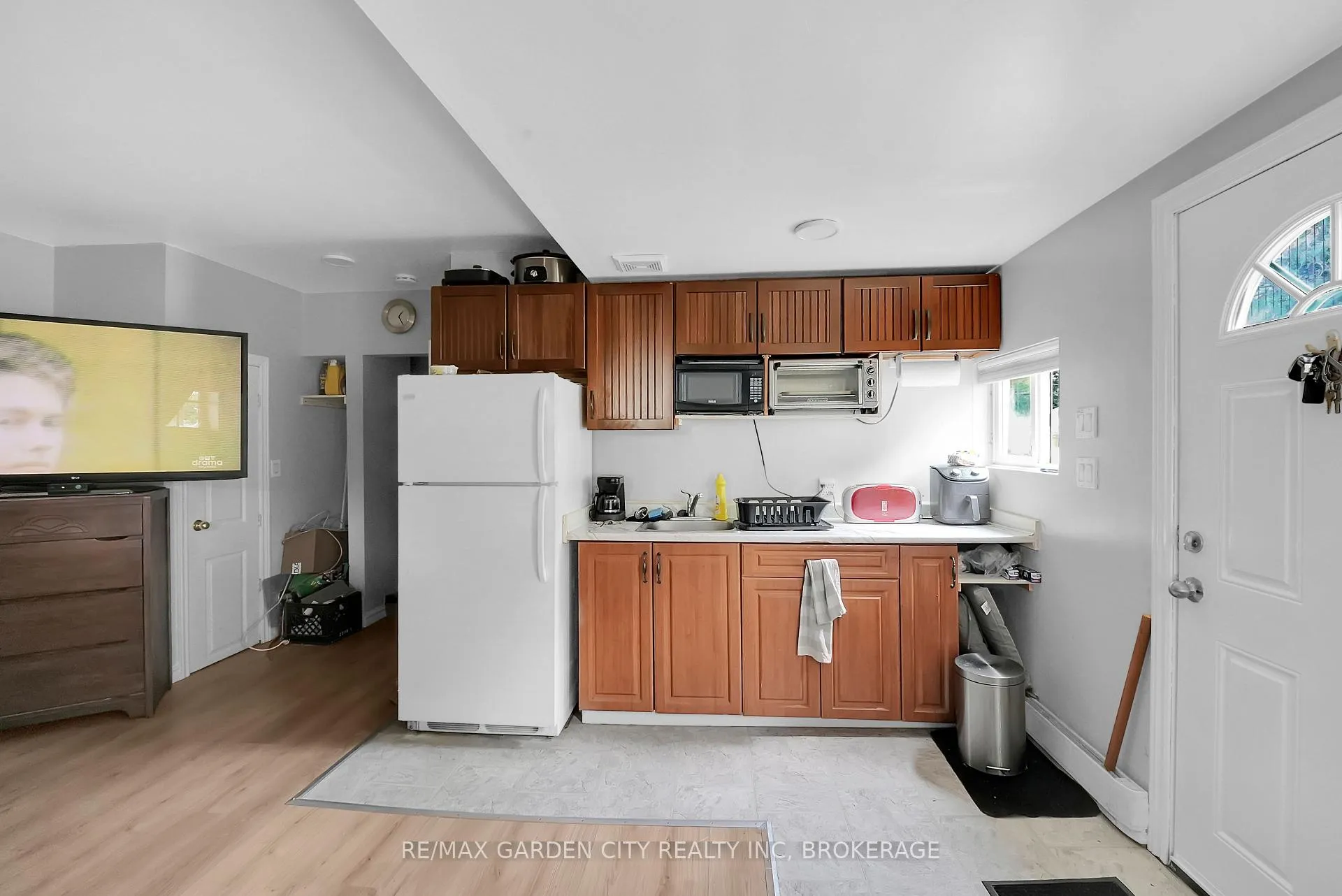 Photo 24 of 213 Geneva Street, St. Catharines, Downtown — HOMEH