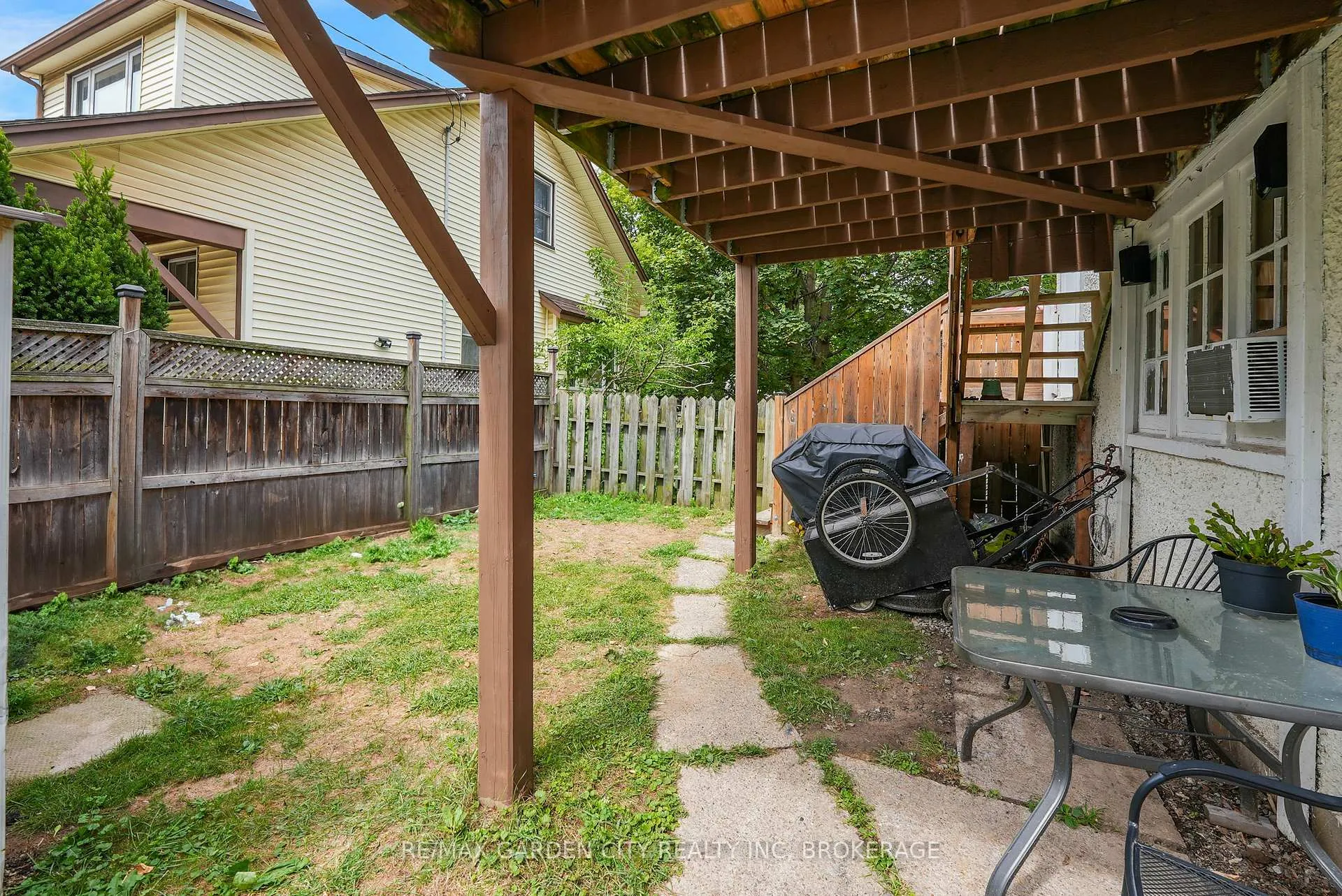 Photo 7 of 213 Geneva Street, St. Catharines, Downtown — HOMEH