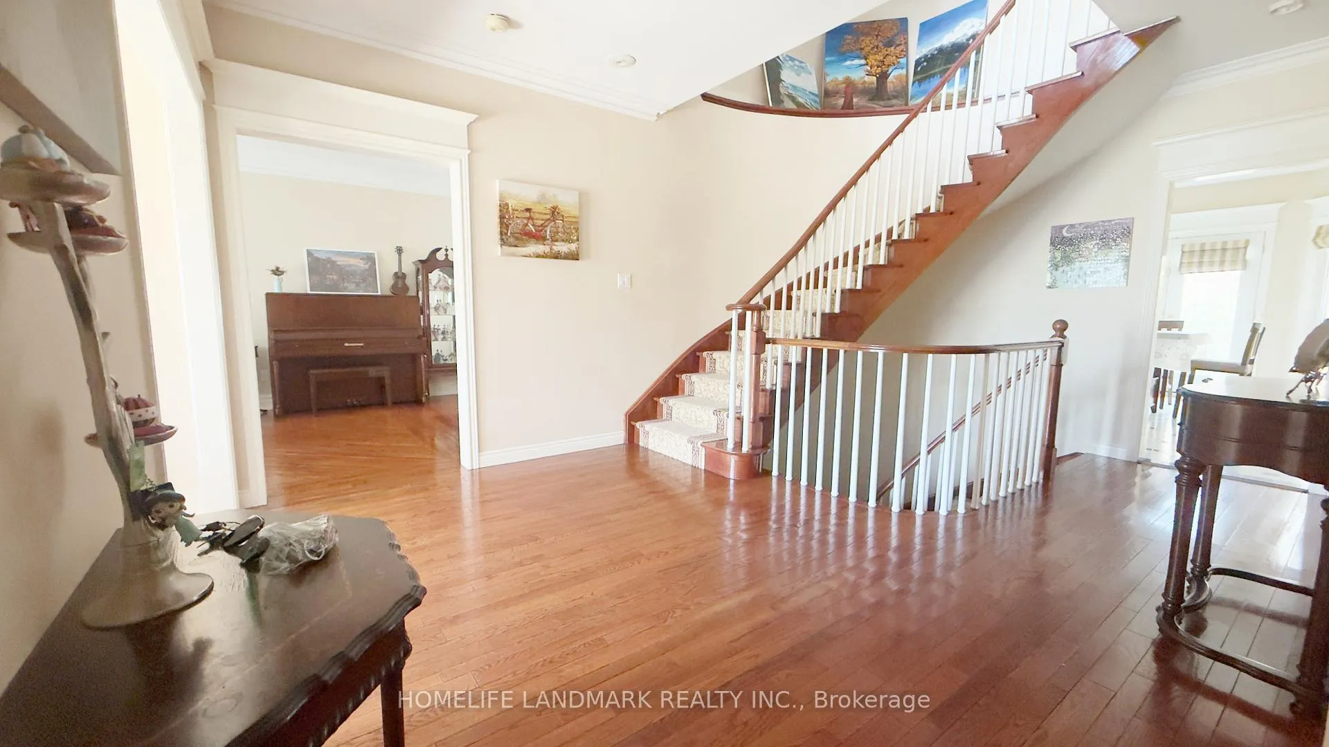 Photo 3 of 136 Worth Boulevard, Vaughan, Beverley Glen — HOMEH