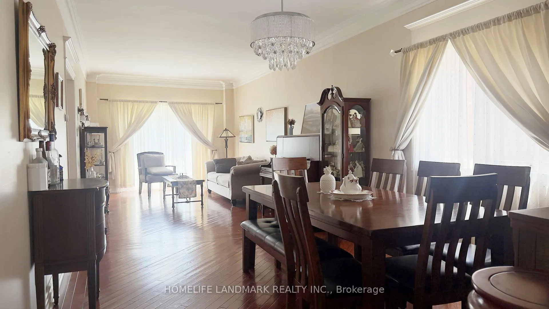 Photo 4 of 136 Worth Boulevard, Vaughan, Beverley Glen — HOMEH