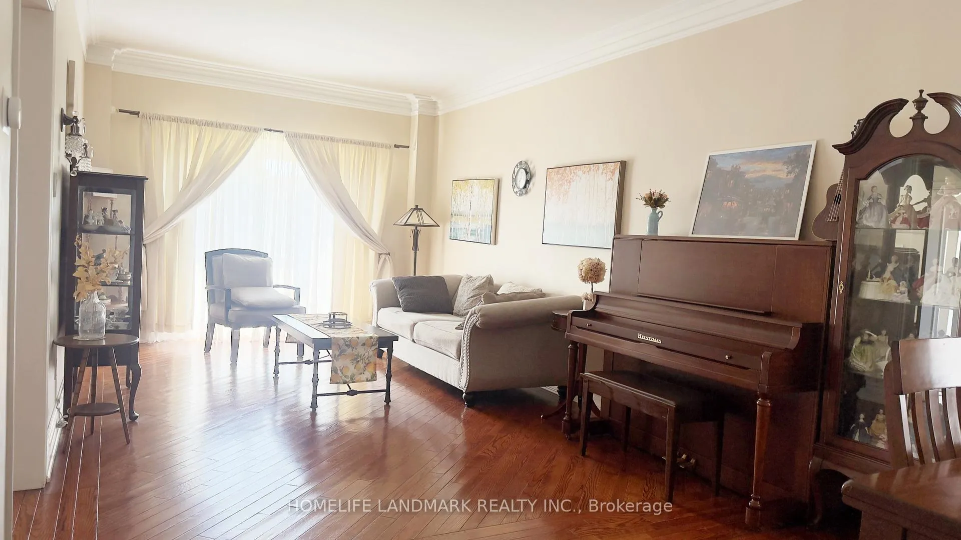 Photo 5 of 136 Worth Boulevard, Vaughan, Beverley Glen — HOMEH