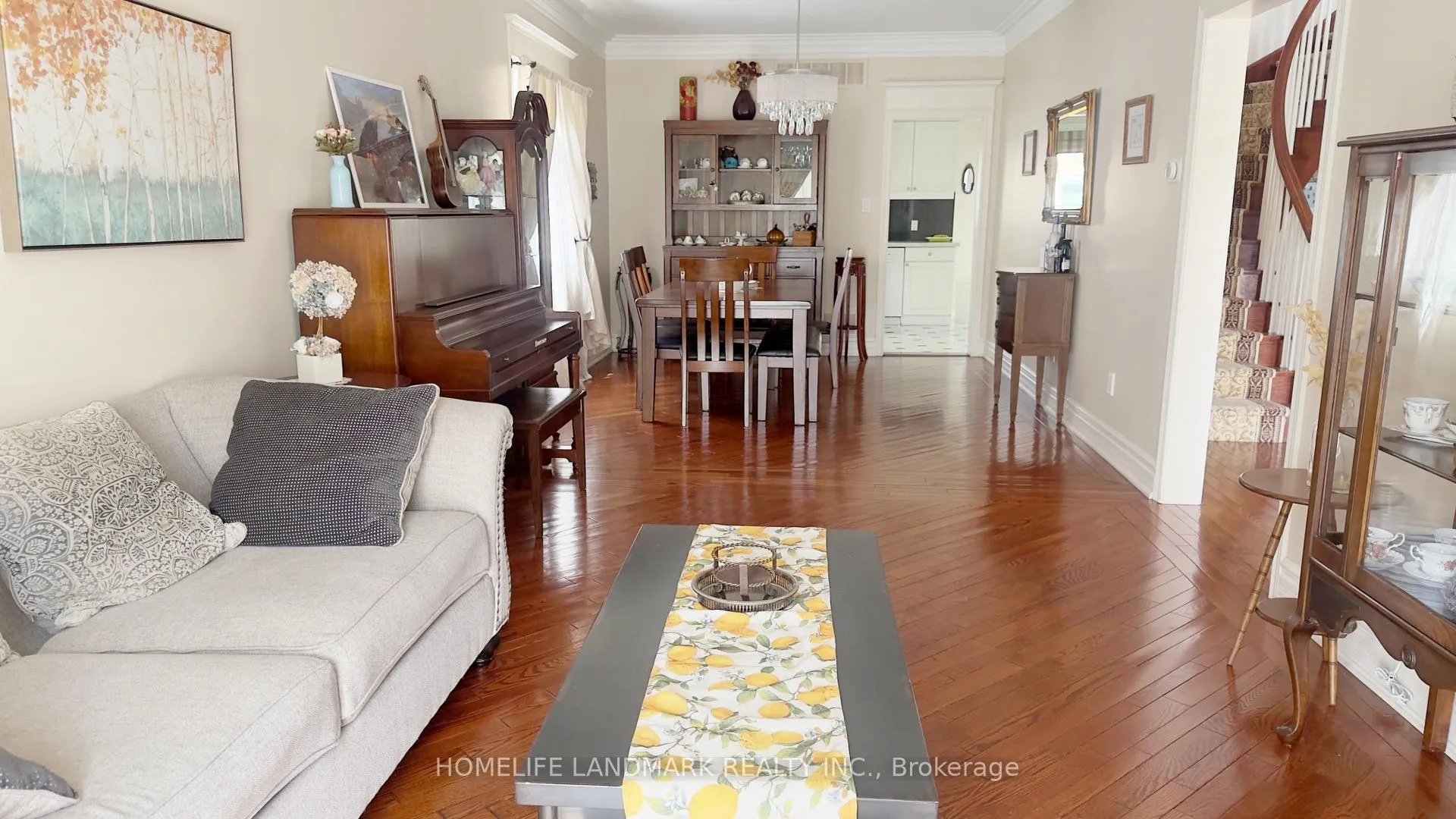 Photo 6 of 136 Worth Boulevard, Vaughan, Beverley Glen — HOMEH