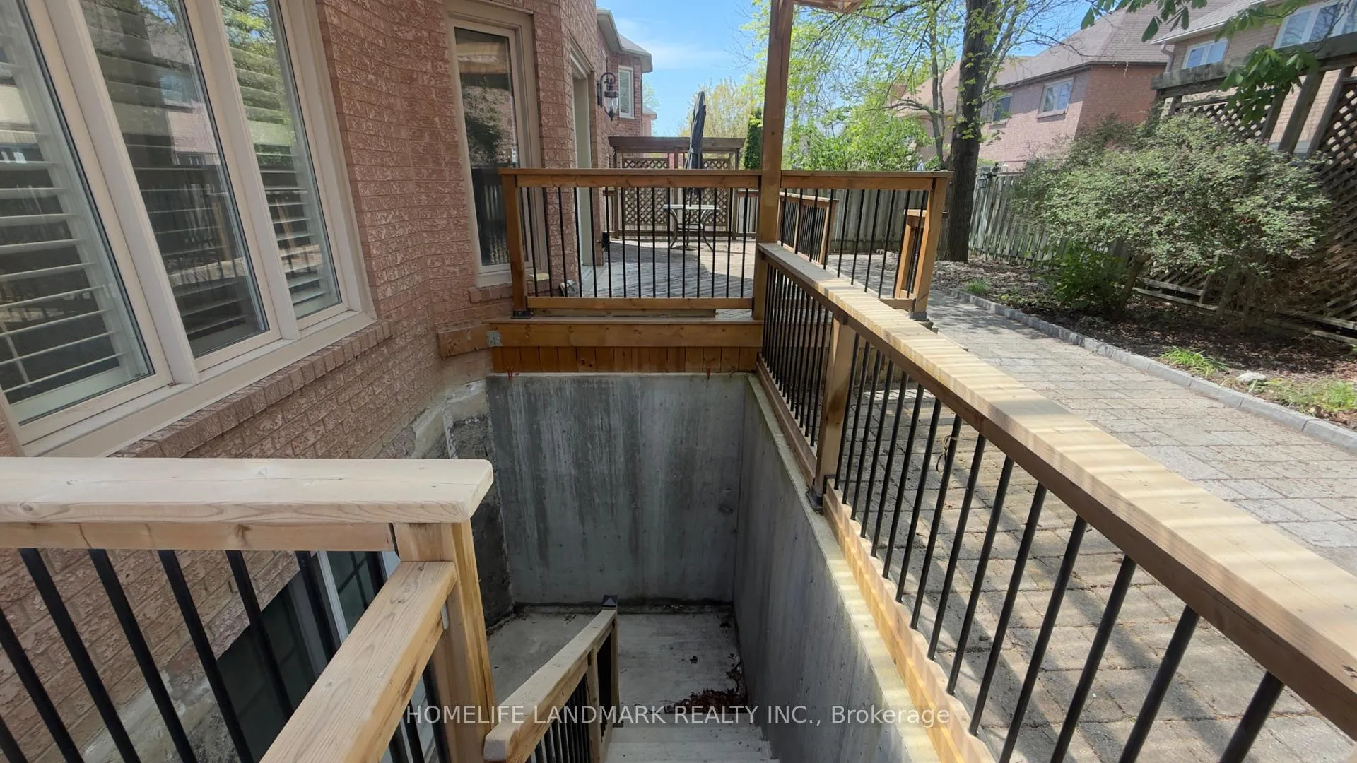 Photo 32 of 136 Worth Boulevard, Vaughan, Beverley Glen — HOMEH