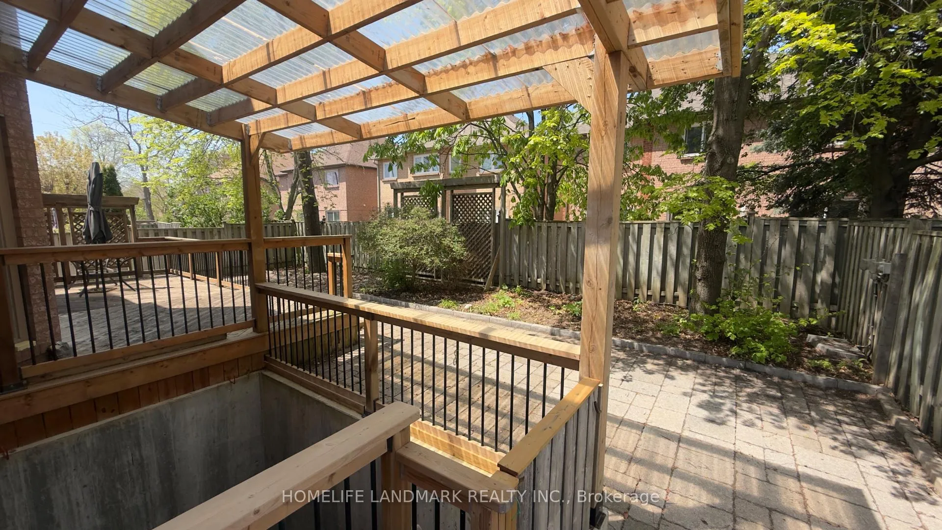 Photo 33 of 136 Worth Boulevard, Vaughan, Beverley Glen — HOMEH
