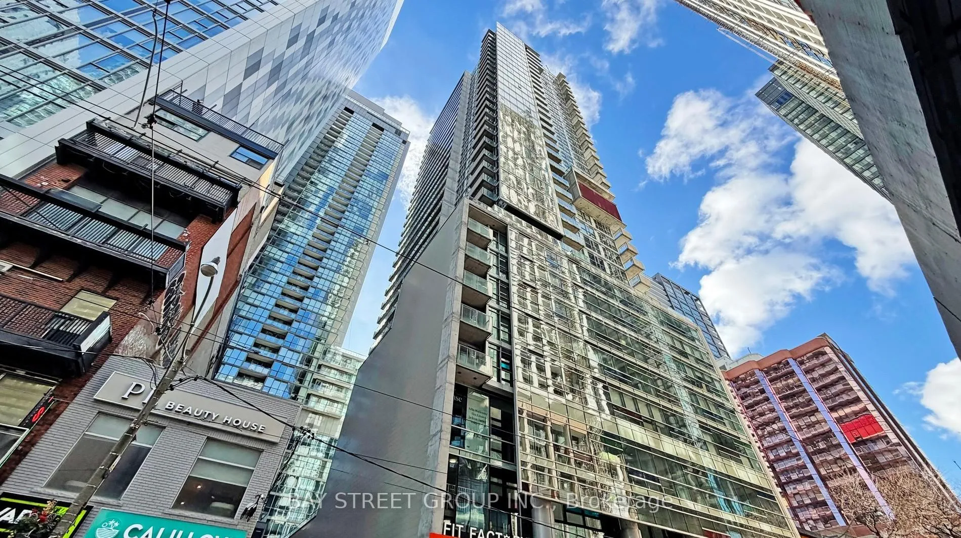 Front of Unit 403, 375 King Street W