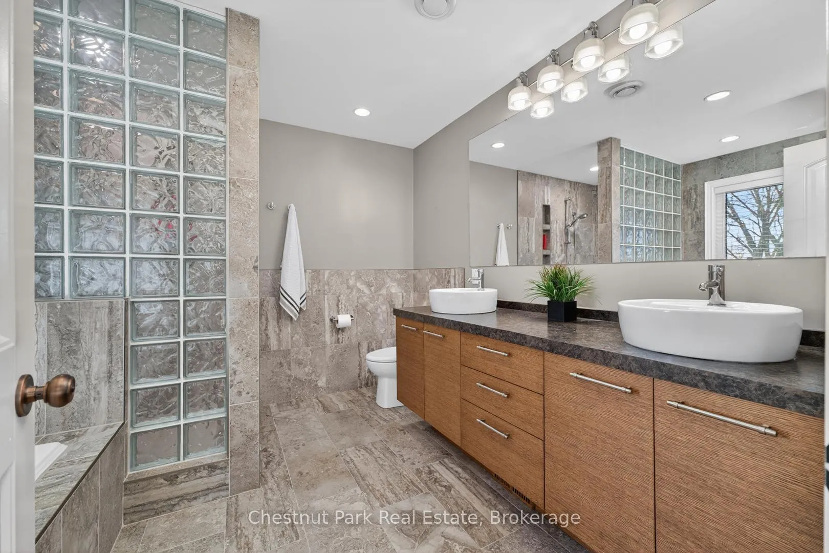 Photo 28 of 3547 Lauderdale Point Crescent, Severn, Washago — HOMEH