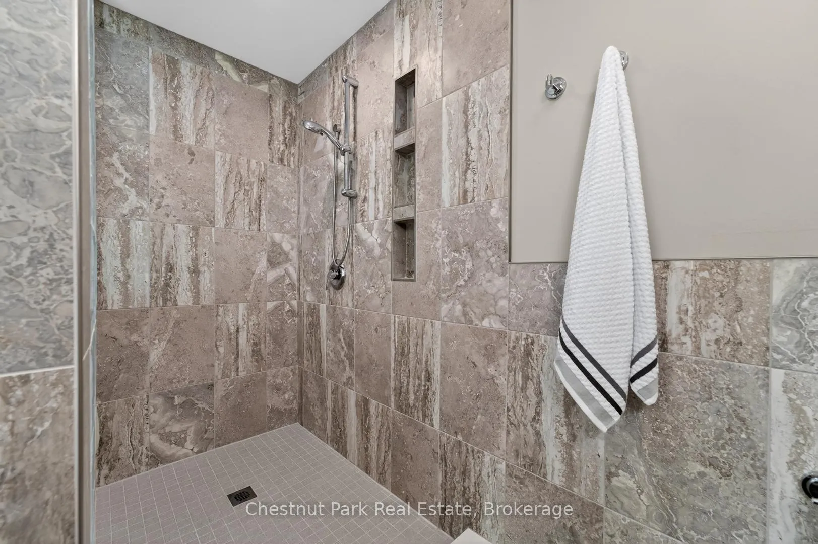 Photo 30 of 3547 Lauderdale Point Crescent, Severn, Washago — HOMEH
