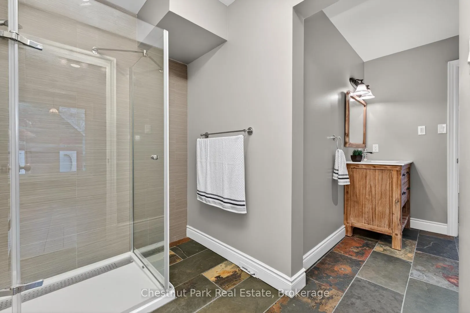 Photo 33 of 3547 Lauderdale Point Crescent, Severn, Washago — HOMEH