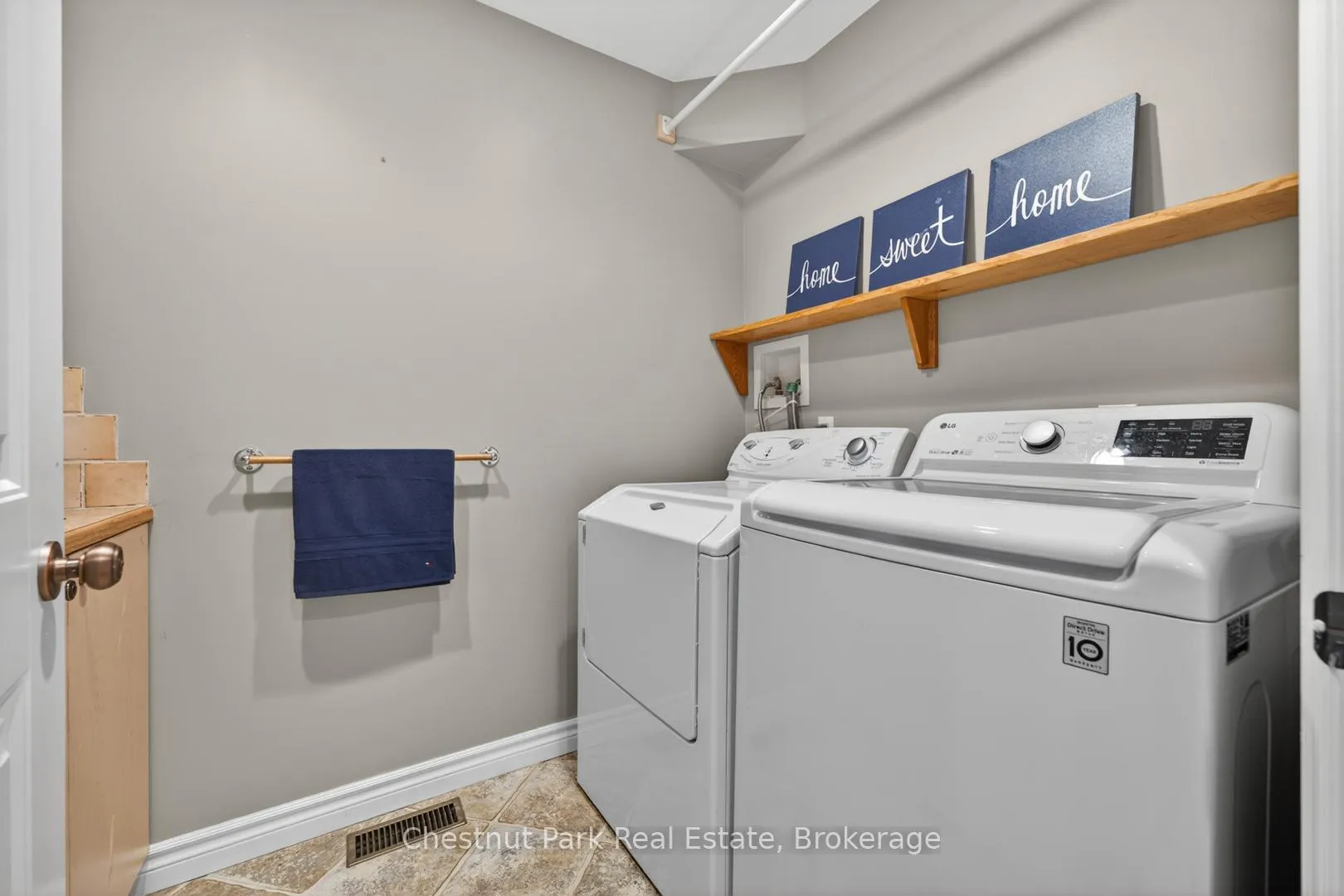 Photo 35 of 3547 Lauderdale Point Crescent, Severn, Washago — HOMEH