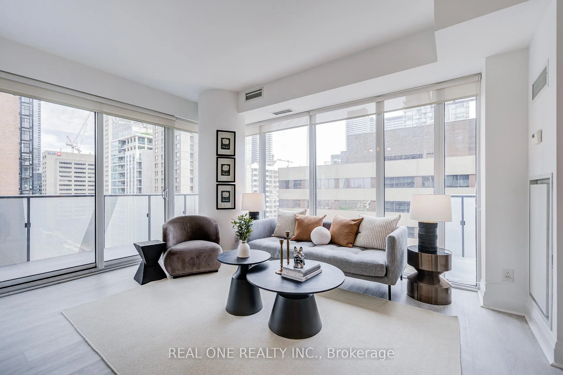 Photo 3 of Unit 1510, 1080 Bay Street, Toronto, Bay Street Corridor — HOMEH