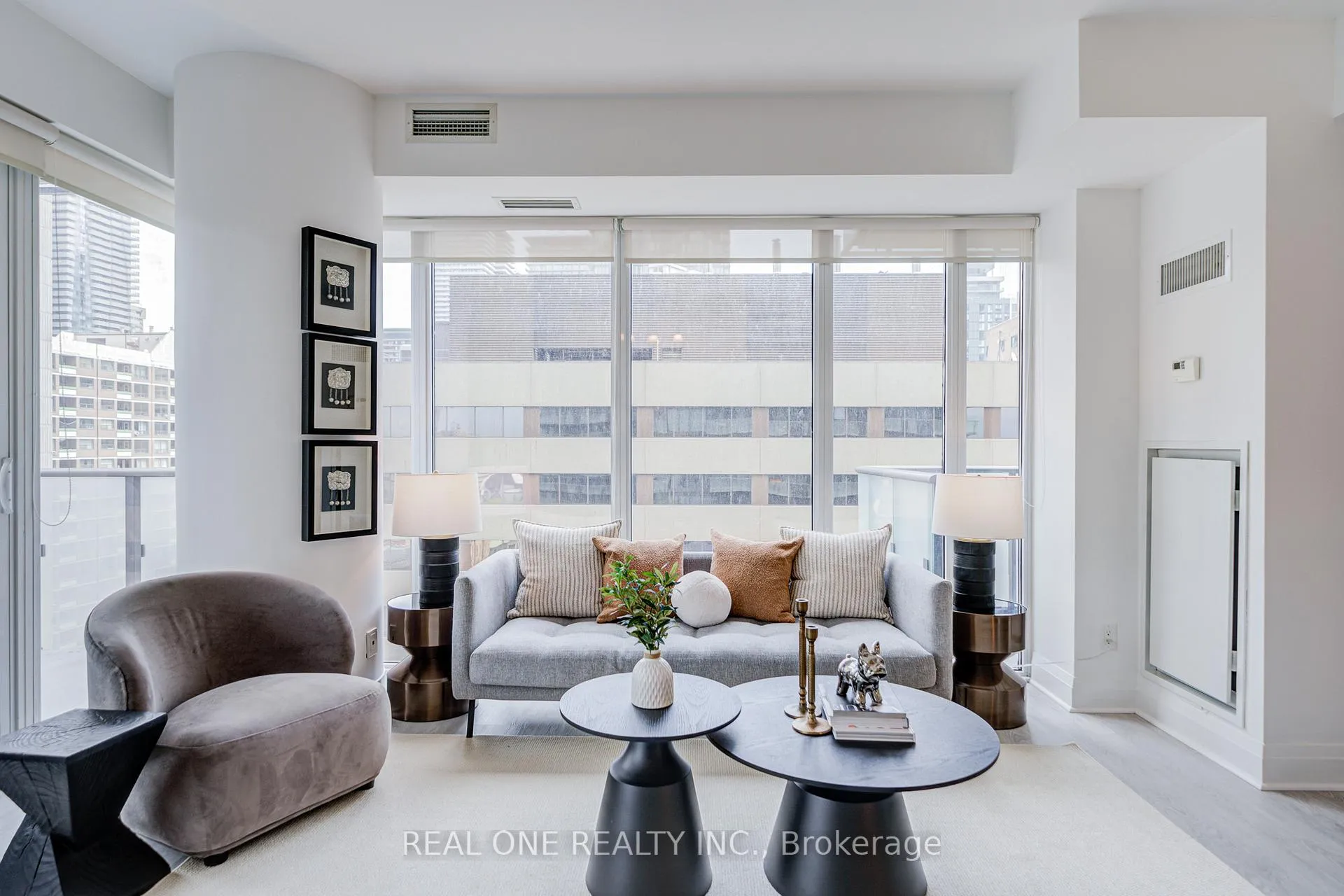 Photo 4 of Unit 1510, 1080 Bay Street, Toronto, Bay Street Corridor — HOMEH