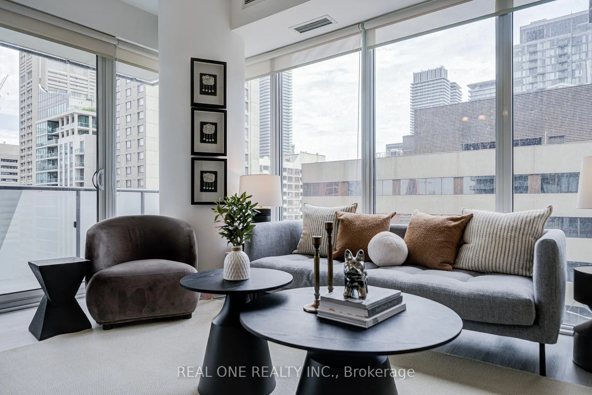 Photo 5 of Unit 1510, 1080 Bay Street, Toronto, Bay Street Corridor — HOMEH