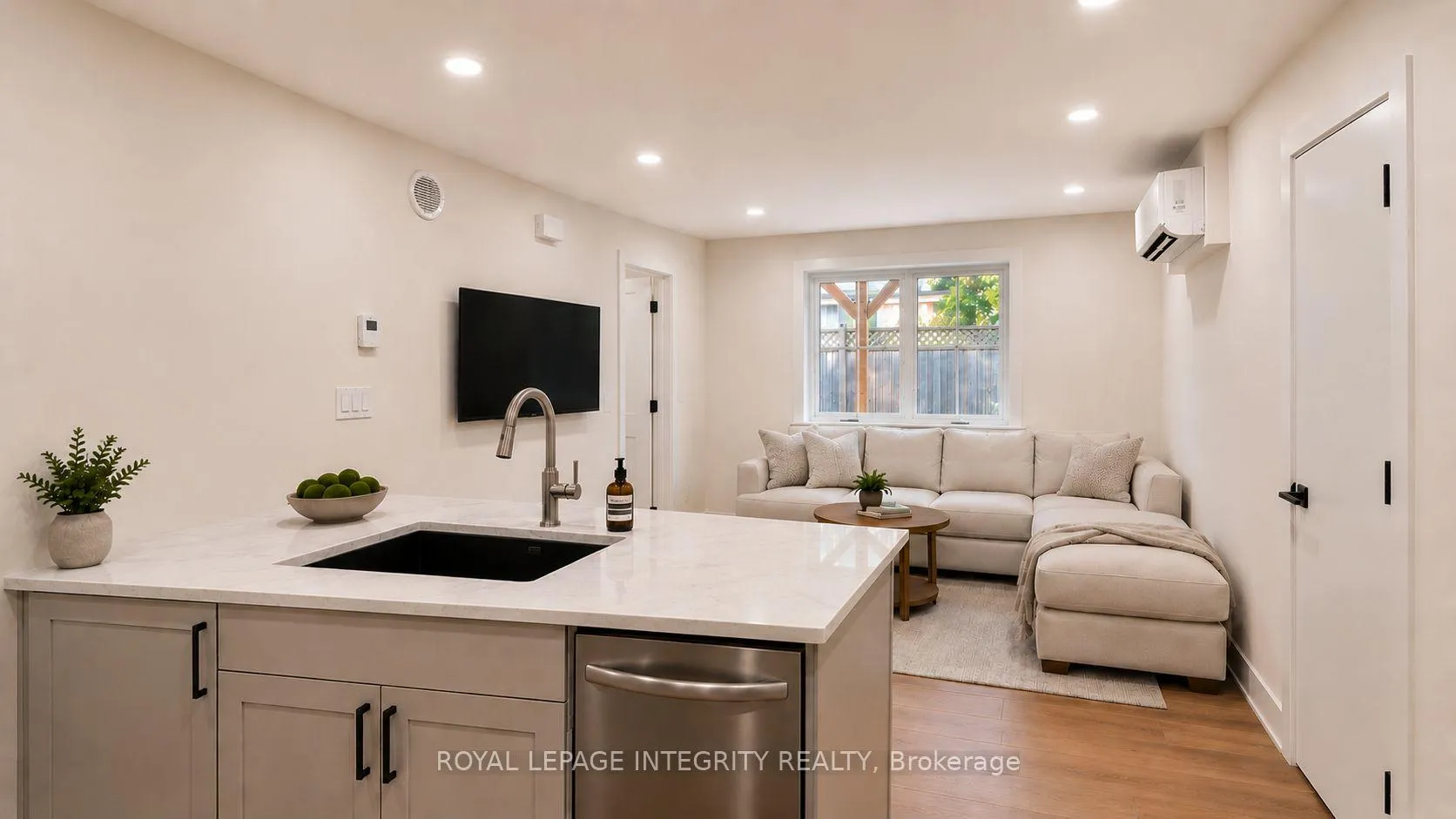 Photo 8 of Unit B, 372 Berkley Avenue, Ottawa, Westboro West — HOMEH
